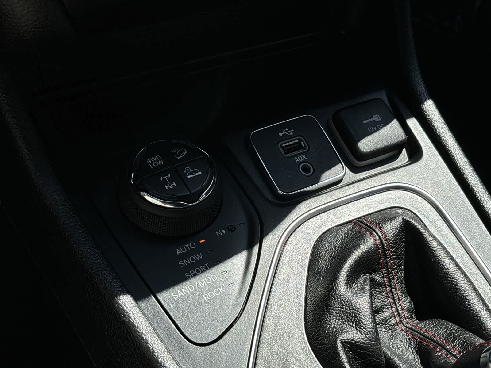 Thumbnail: 2019 Jeep Cherokee - 27