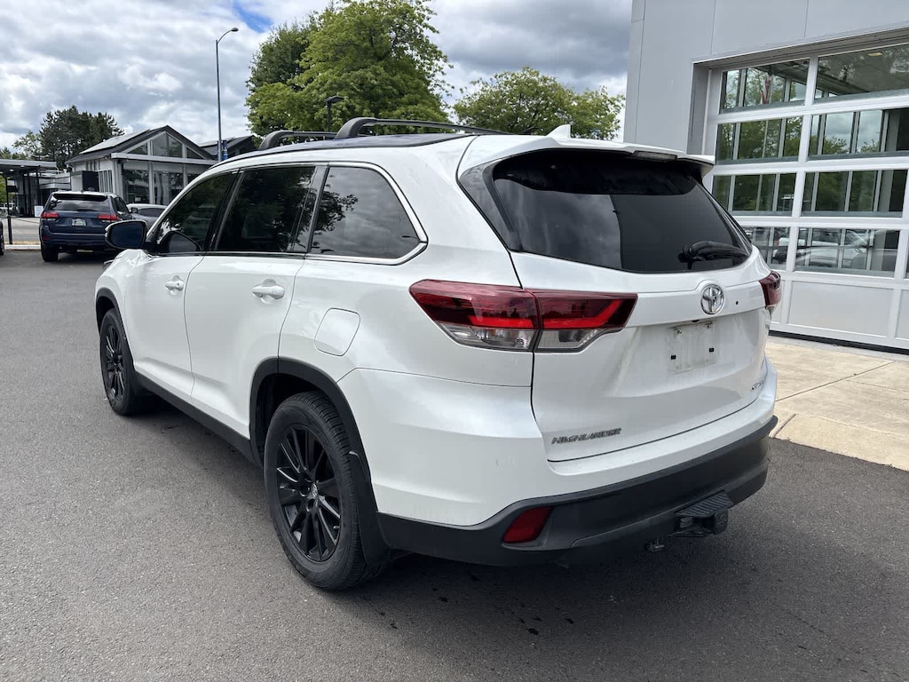 Used 2019 Toyota Highlander SE V6 SUV