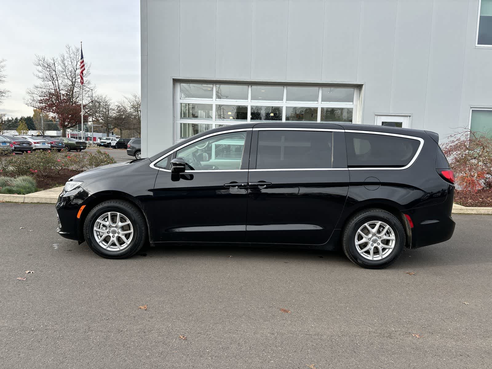 Thumbnail: 2024 Chrysler Pacifica - 2