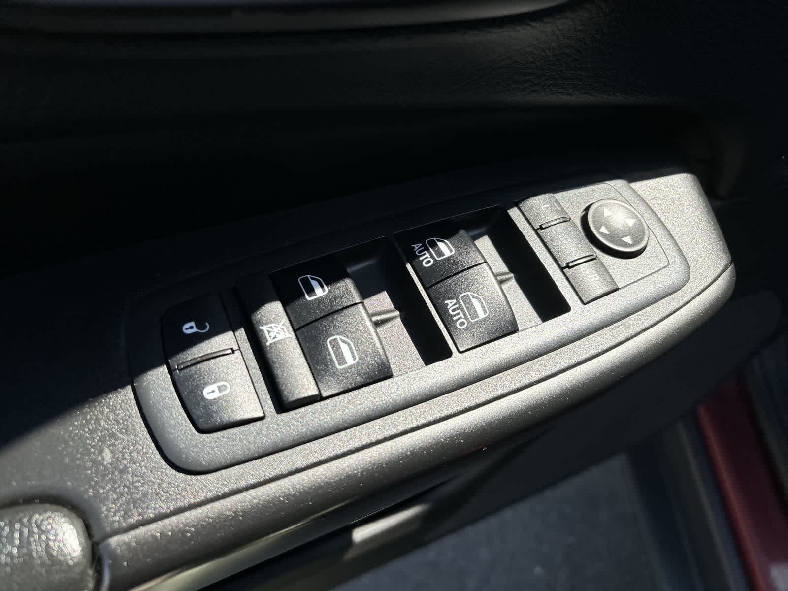 Thumbnail: 2019 Jeep Cherokee - 10