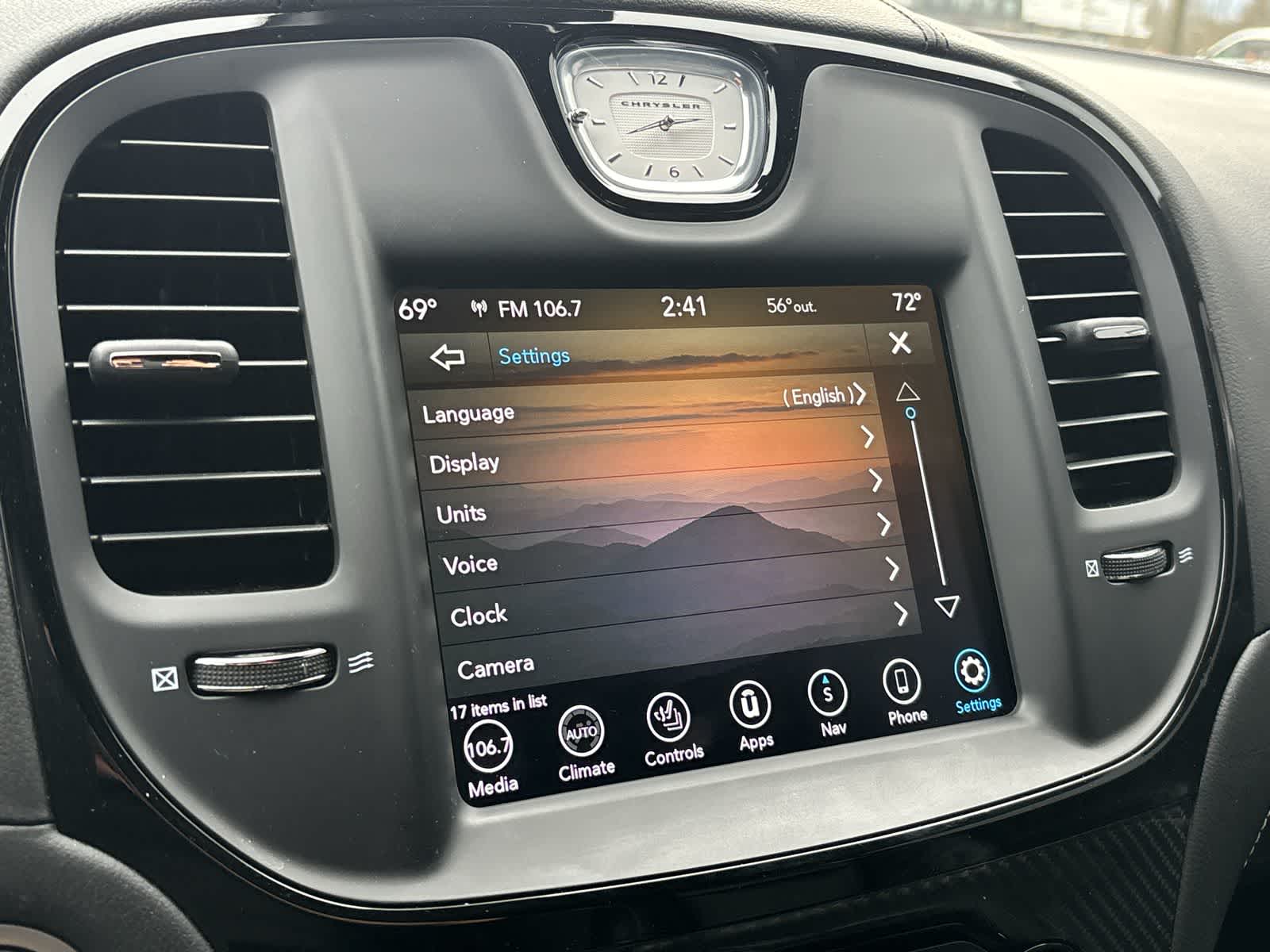 Thumbnail: 2023 Chrysler 300 - 21