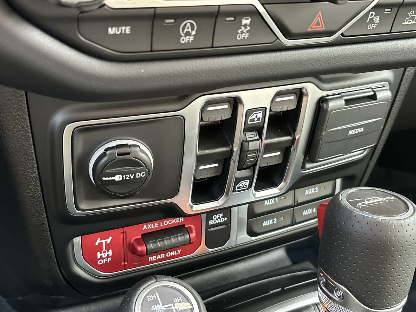 Thumbnail: 2025 Jeep Gladiator - 24