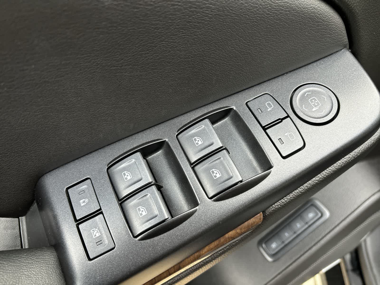 Thumbnail: 2019 Chevrolet Suburban - 9