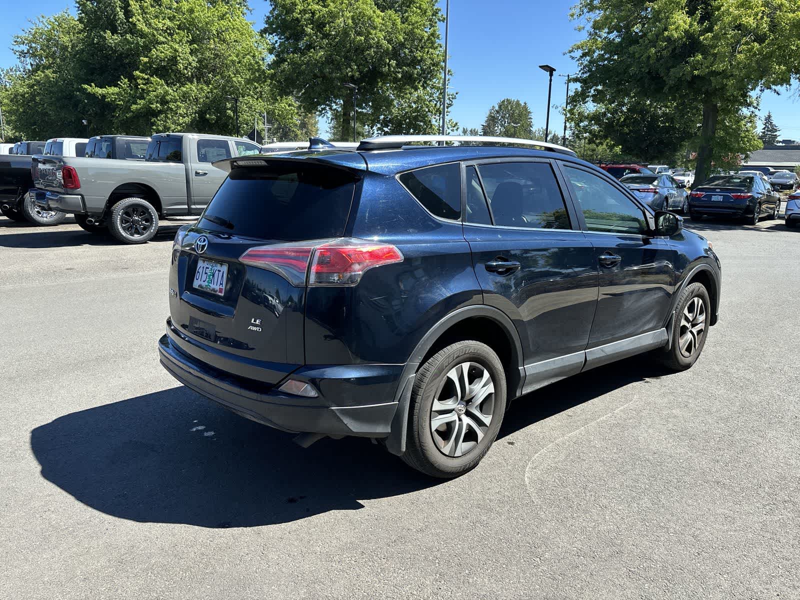 Thumbnail: 2018 Toyota RAV4 - 4