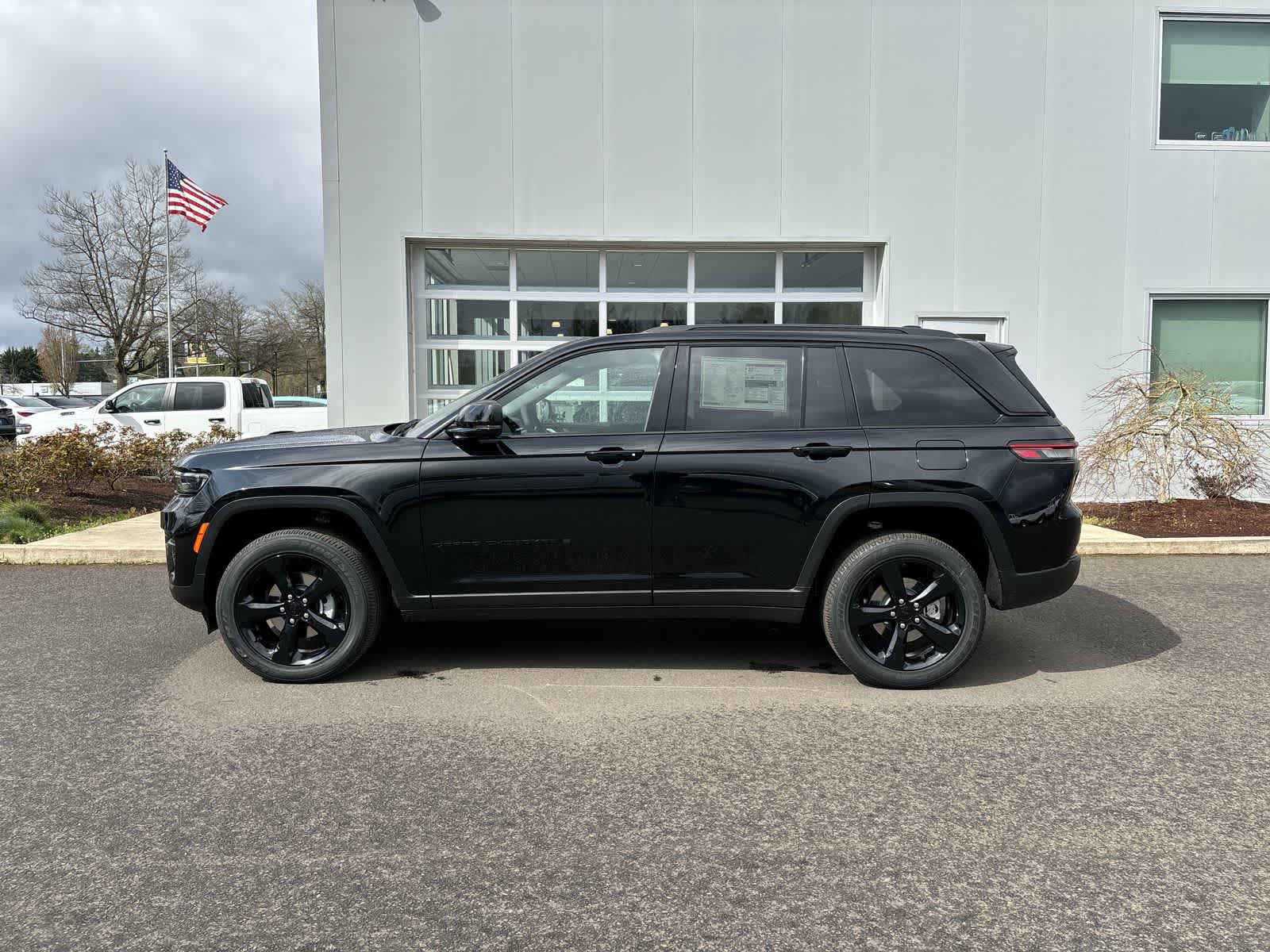 2025 Jeep Grand Cherokee Altitude X photo 2