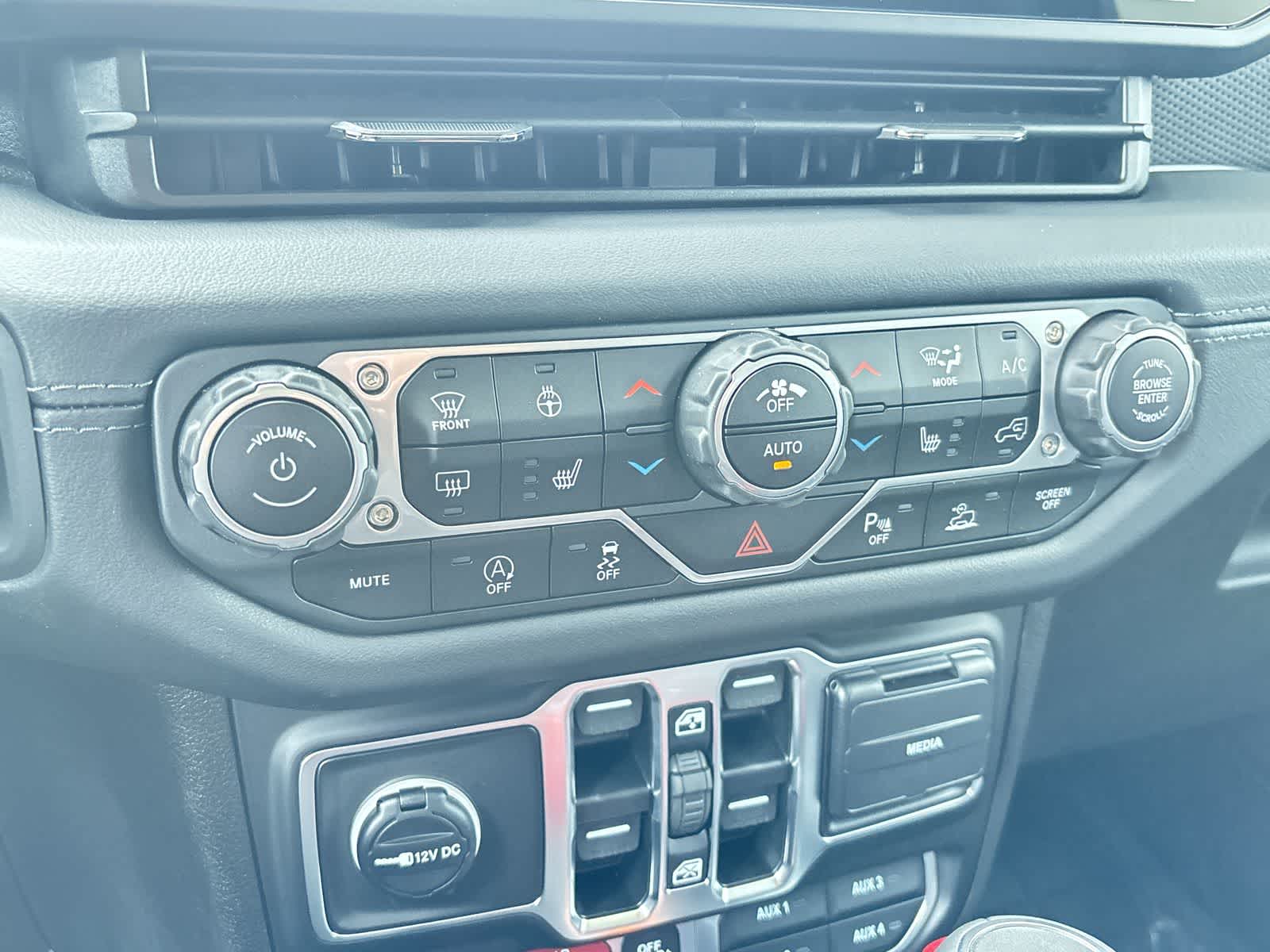 Thumbnail: 2025 Jeep Gladiator - 24