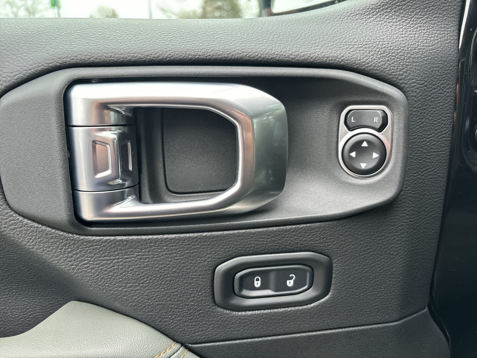 Thumbnail: 2026 Jeep Gladiator - 9