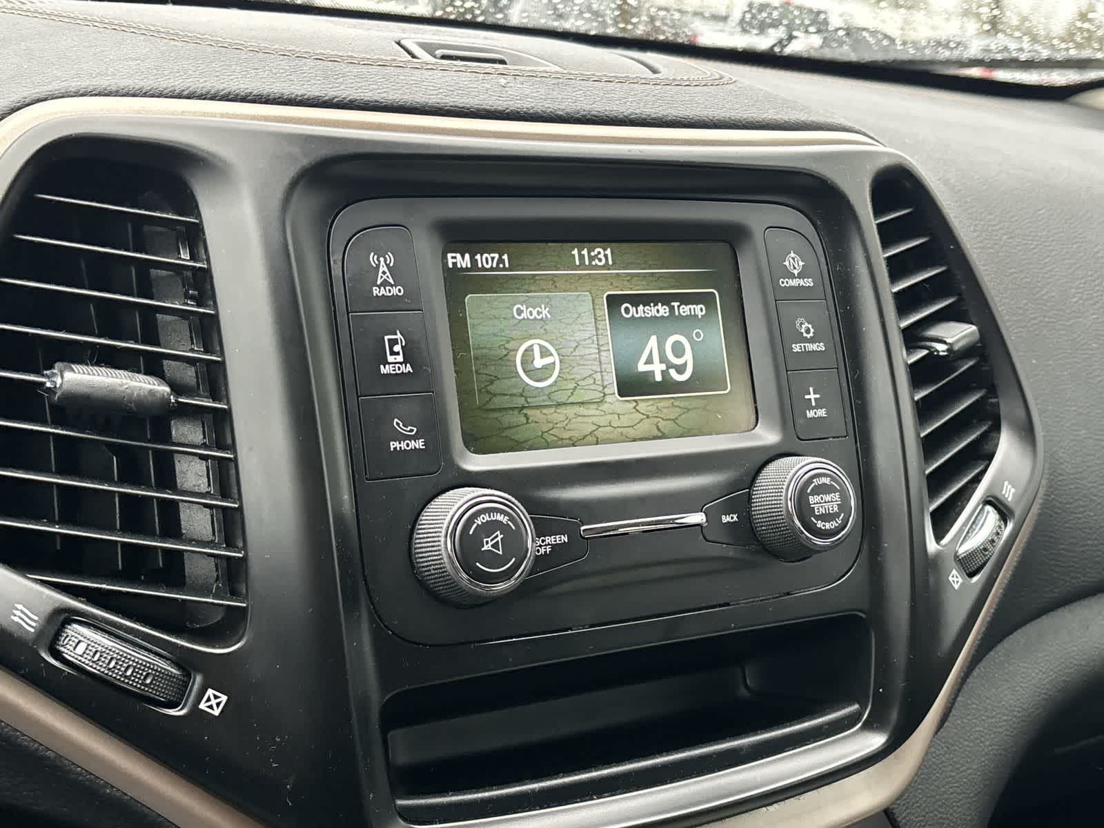 Thumbnail: 2018 Jeep Cherokee - 17