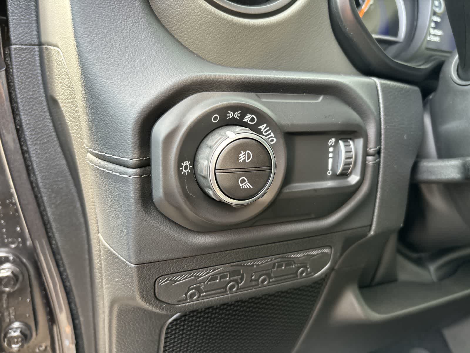 Thumbnail: 2025 Jeep Gladiator - 12