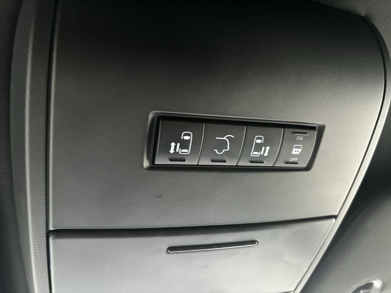 Thumbnail: 2019 Dodge Grand Caravan - 23