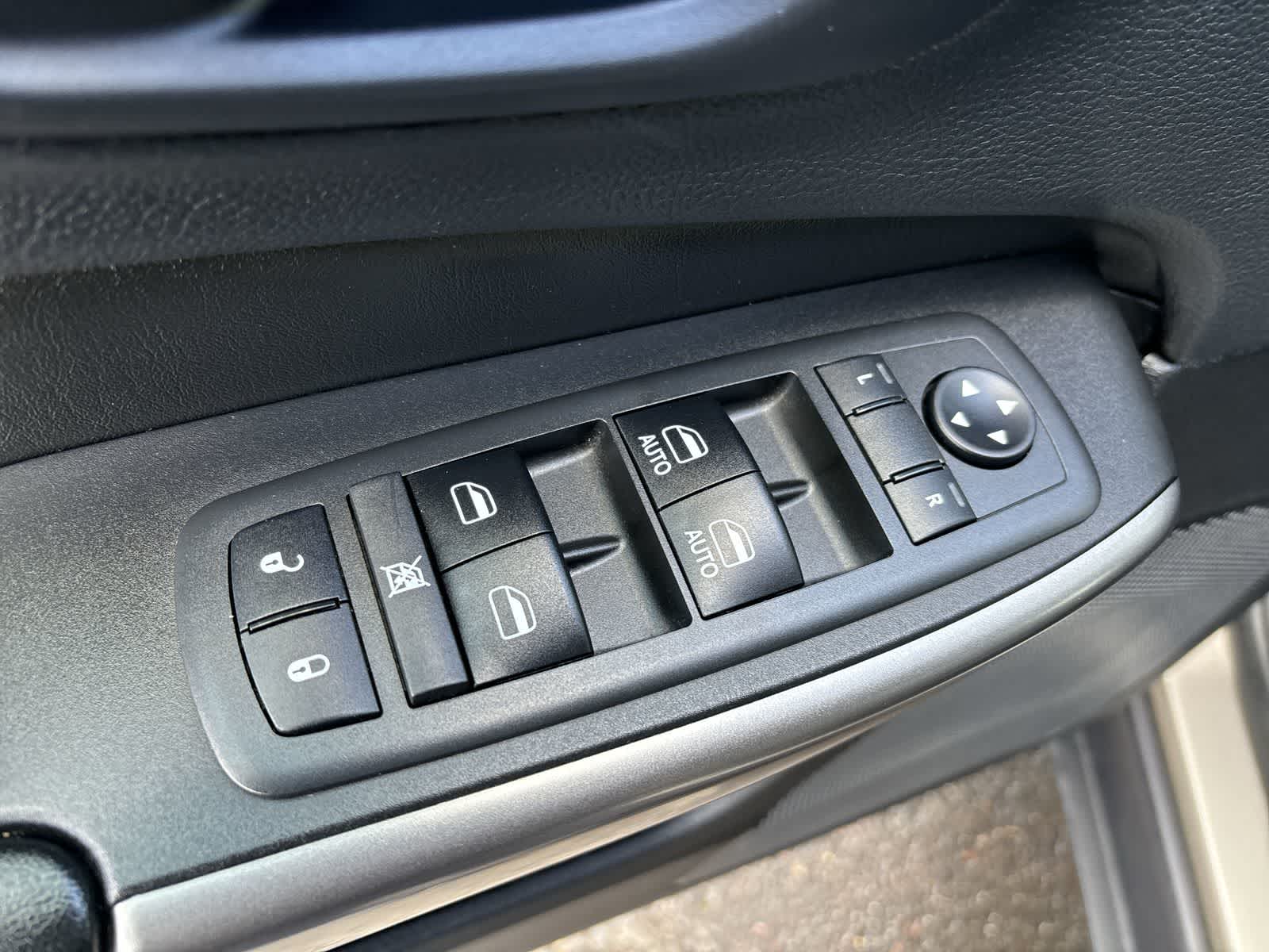 Thumbnail: 2019 Jeep Cherokee - 8