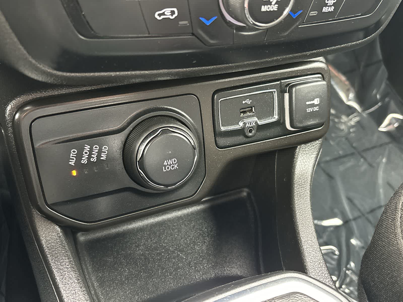 Thumbnail: 2021 Jeep Renegade - 25