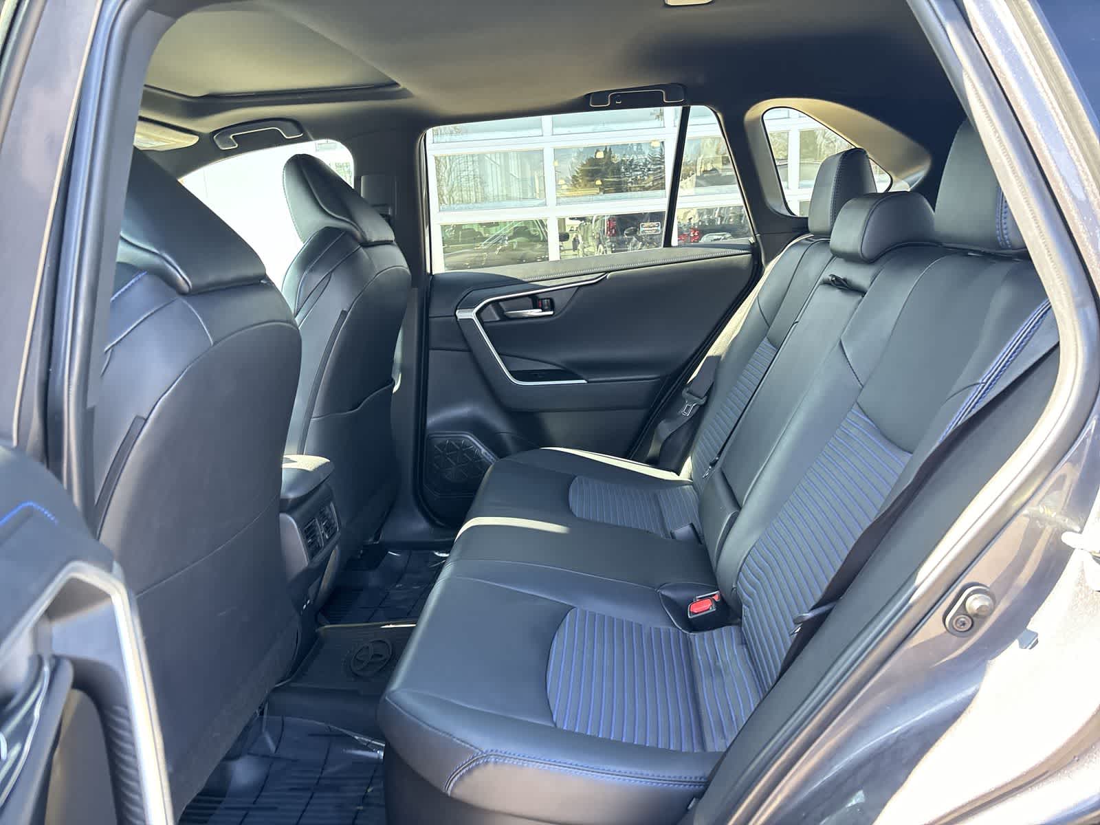 Thumbnail: 2022 Toyota RAV4 - 7