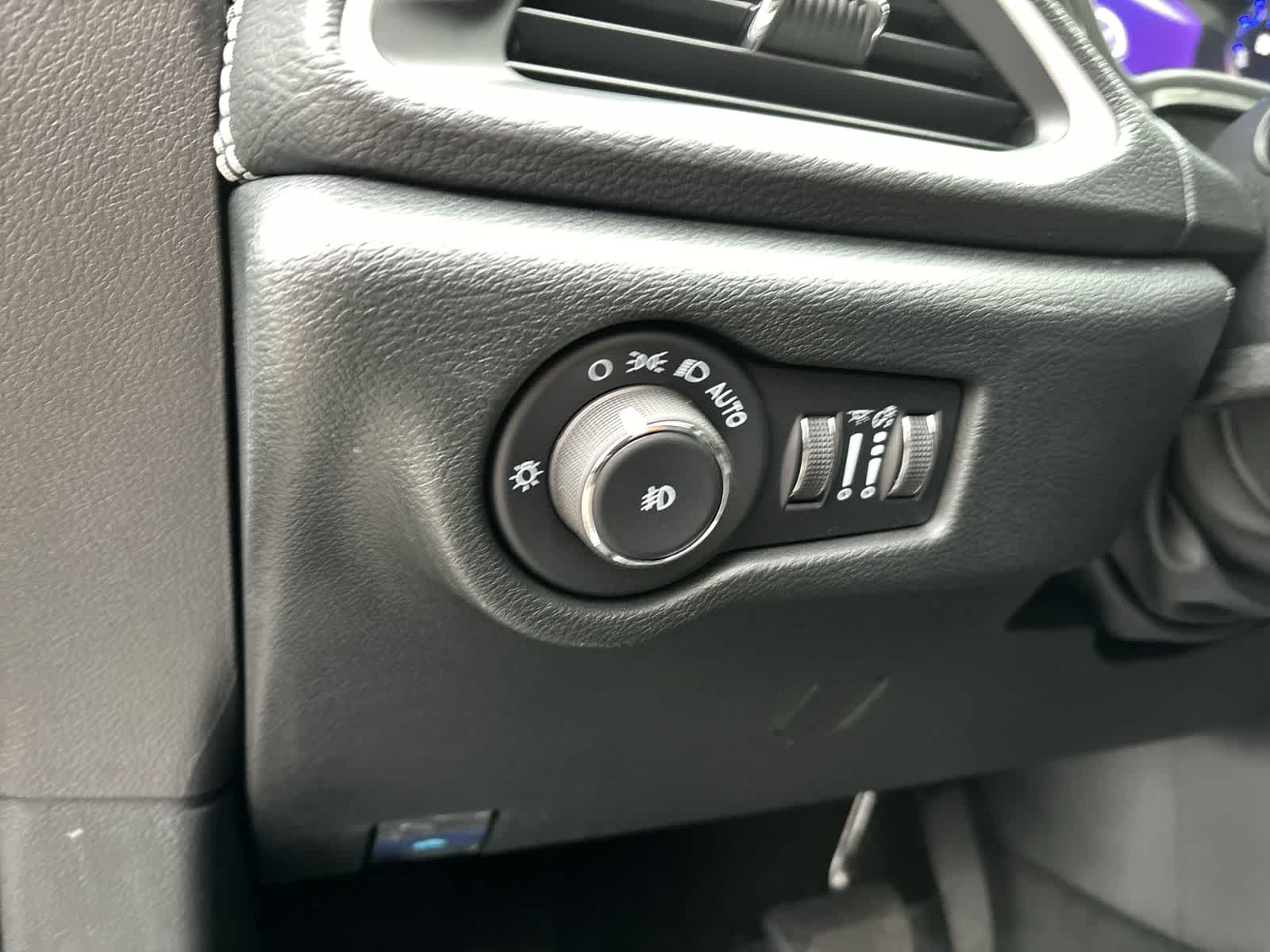 Thumbnail: 2026 Chrysler Pacifica - 13