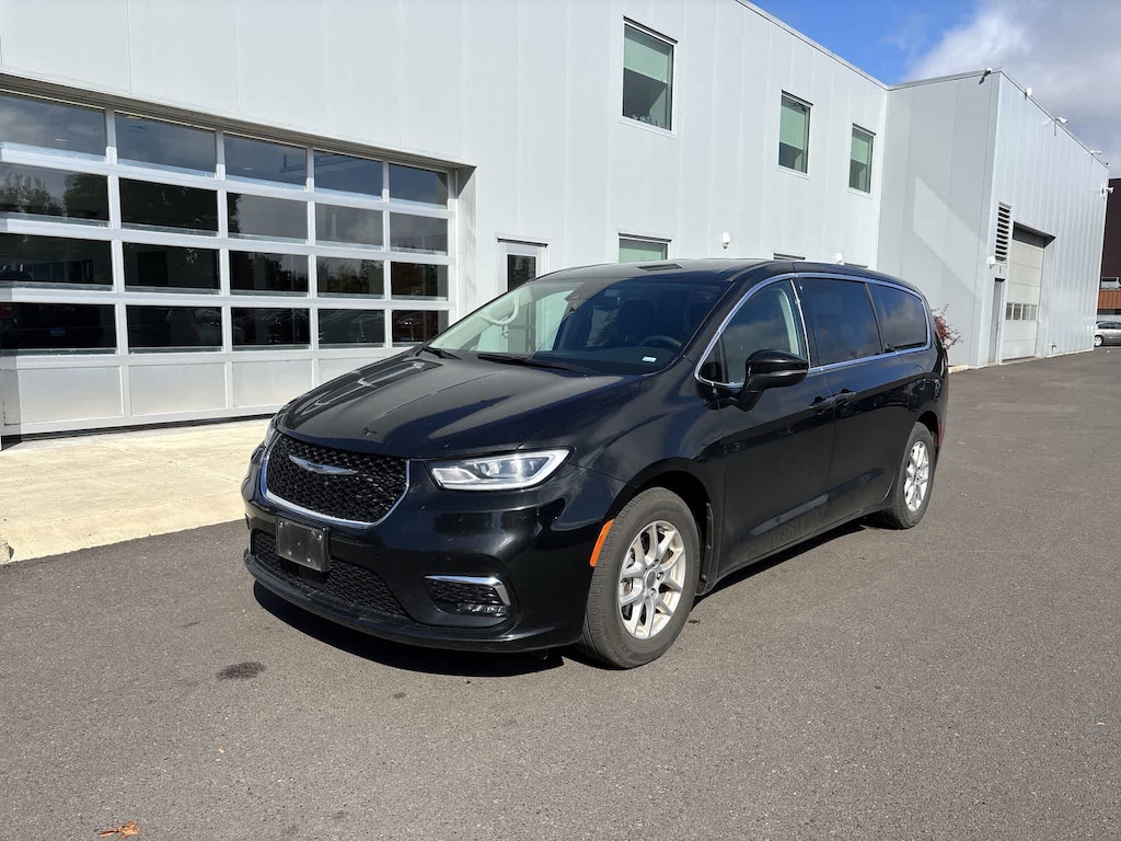 Used 2023 Chrysler Pacifica Touring L Van Passenger Van