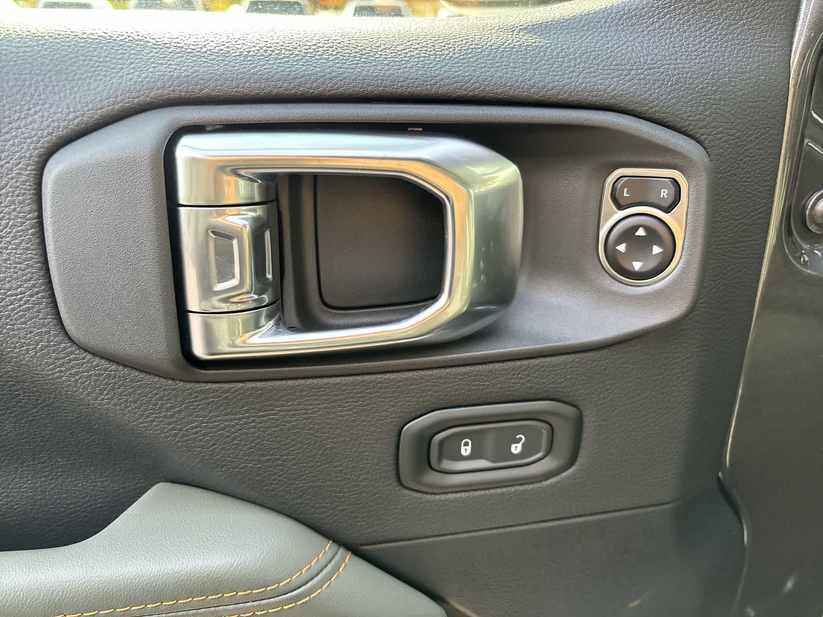 Thumbnail: 2025 Jeep Gladiator - 9