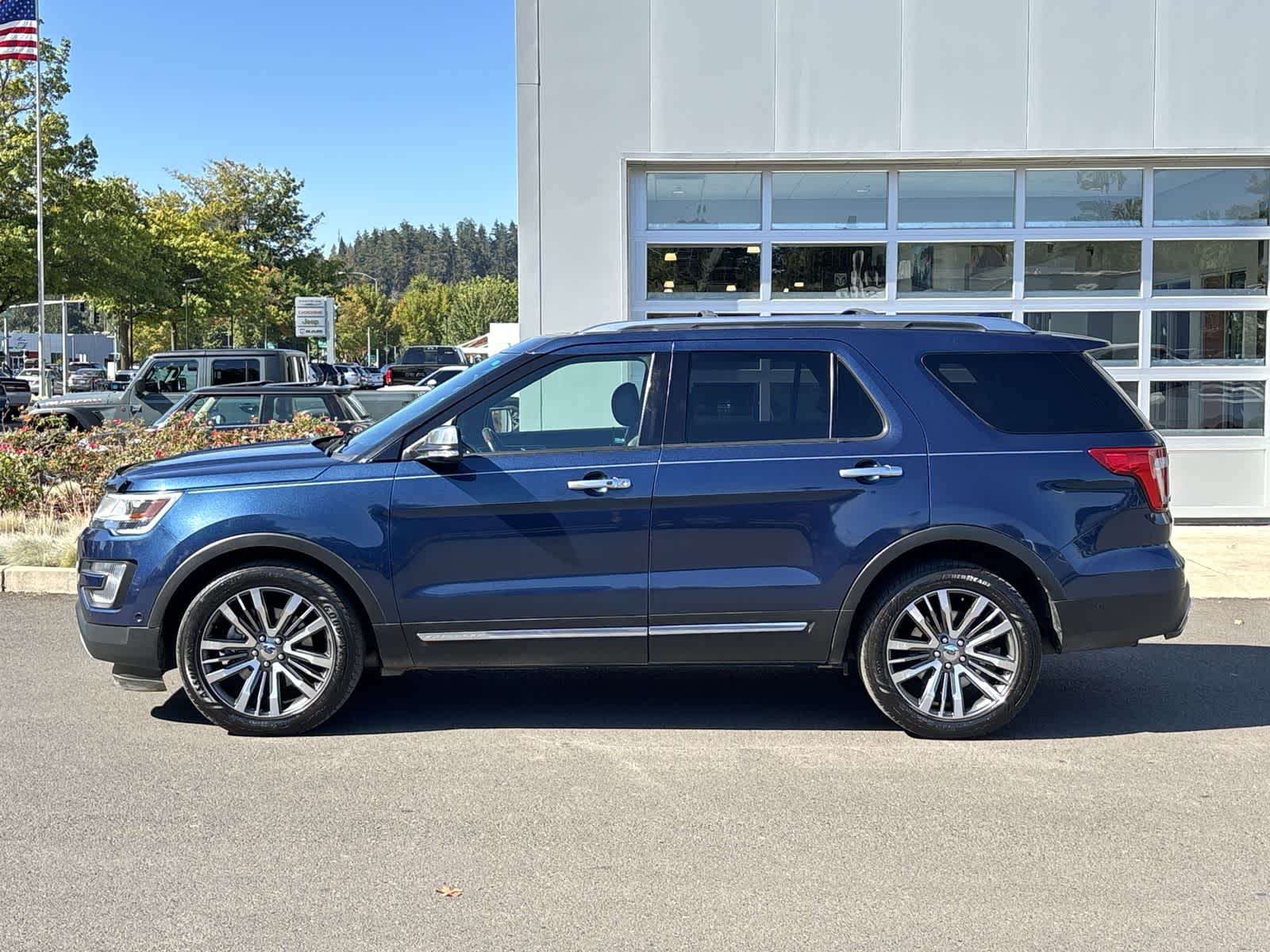 2016 Ford Explorer Platinum photo 2