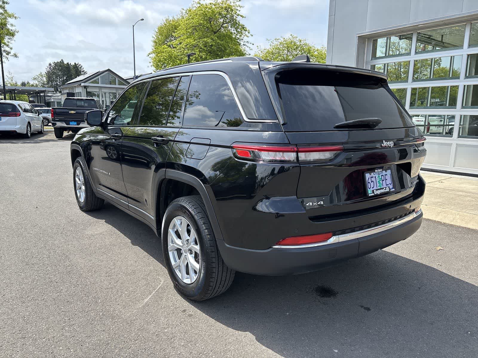 Thumbnail: 2023 Jeep Grand Cherokee - 3