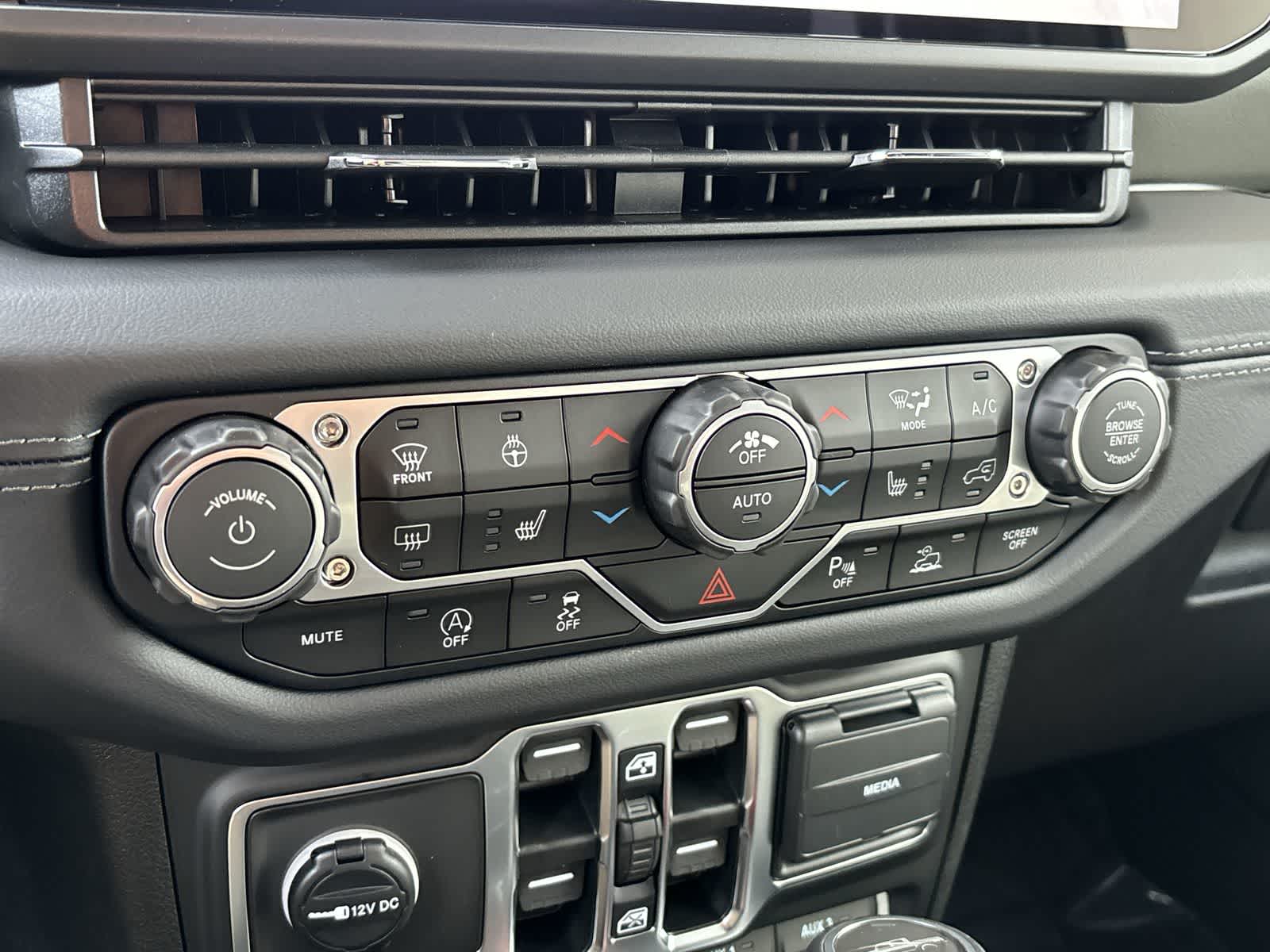 Thumbnail: 2025 Jeep Gladiator - 27