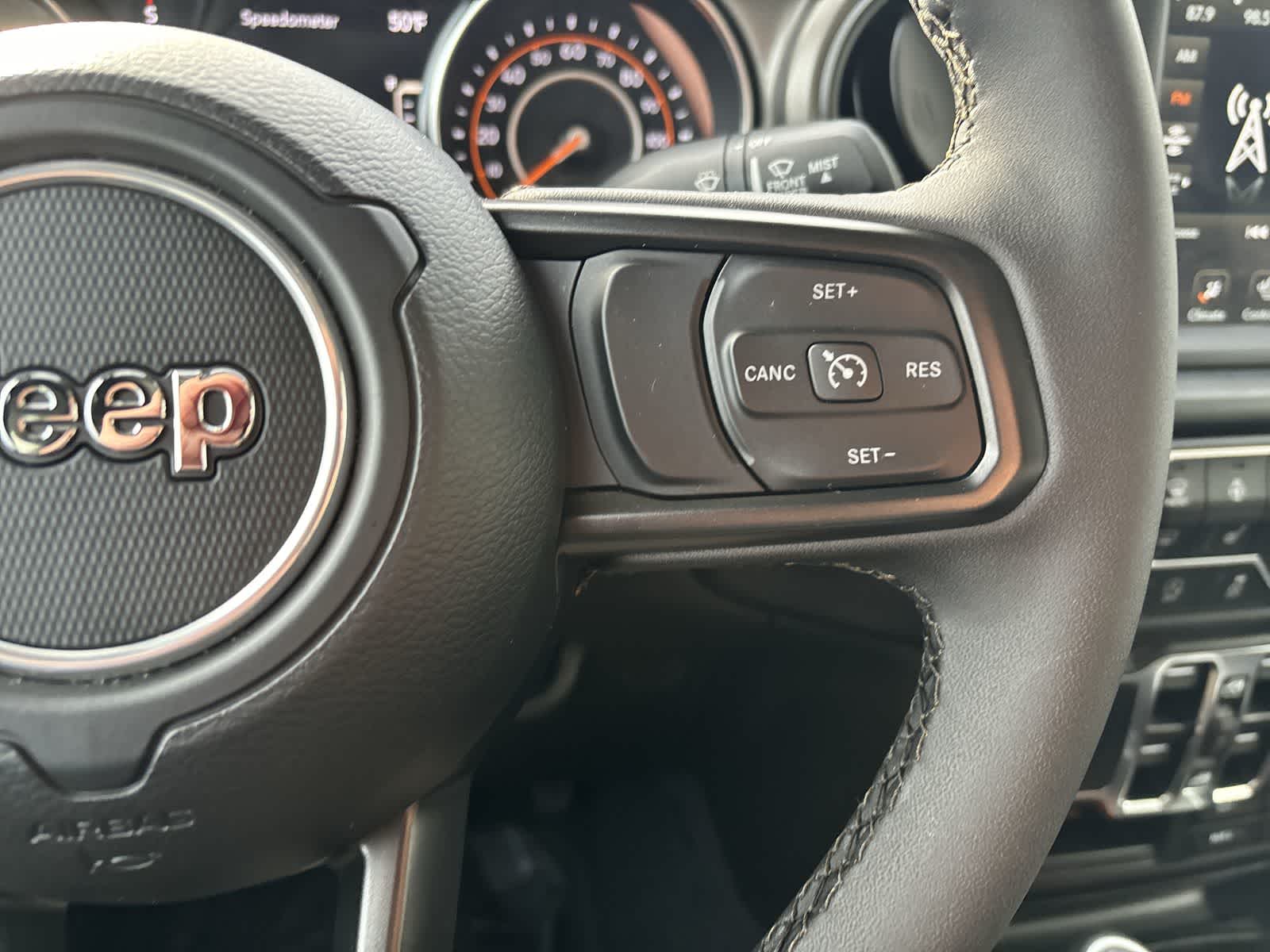 Thumbnail: 2022 Jeep Gladiator - 13