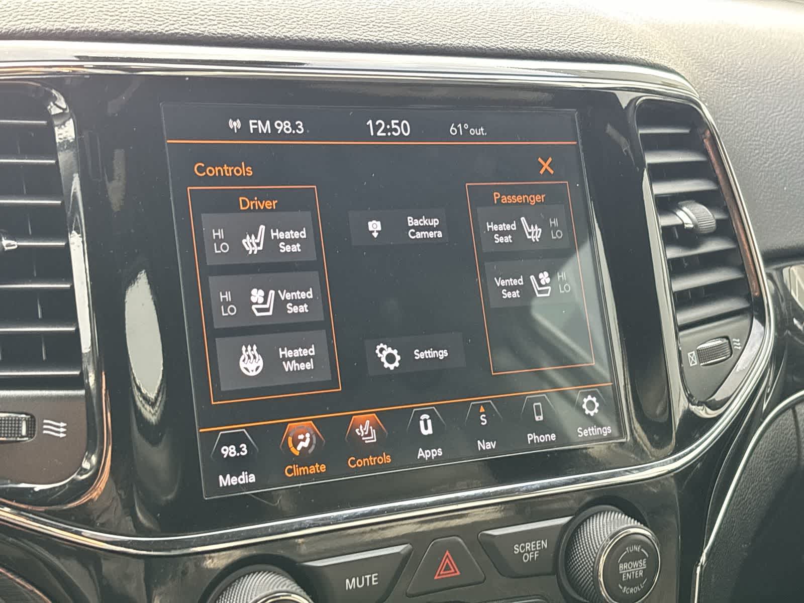 Thumbnail: 2020 Jeep Grand Cherokee - 18