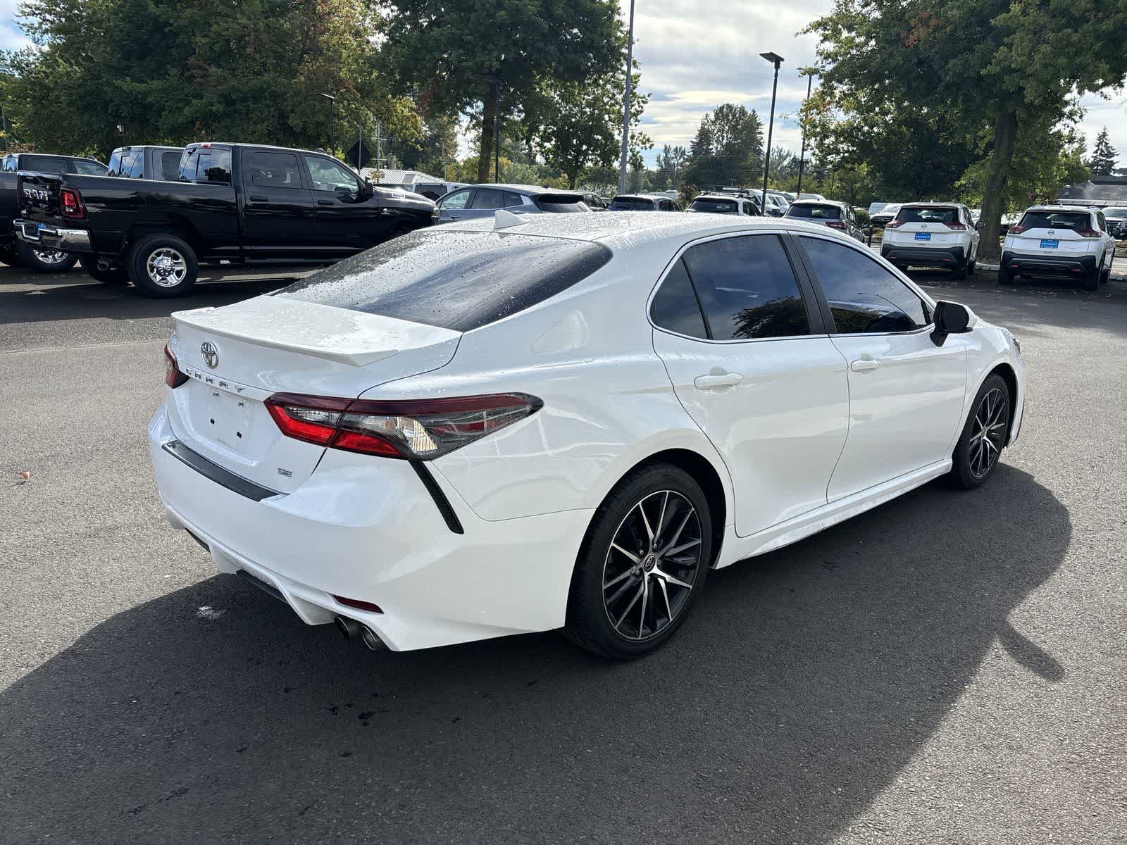 2021 Toyota Camry SE photo 4