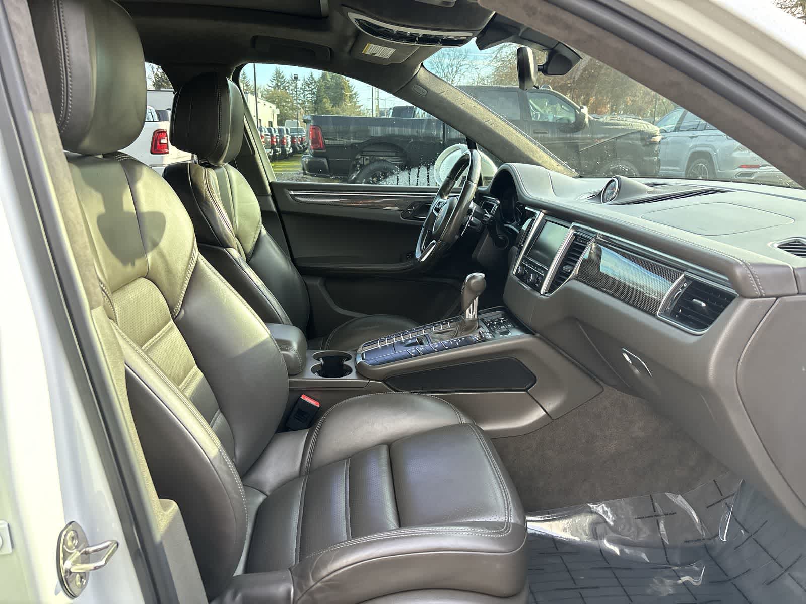 Thumbnail: 2015 Porsche Macan - 5