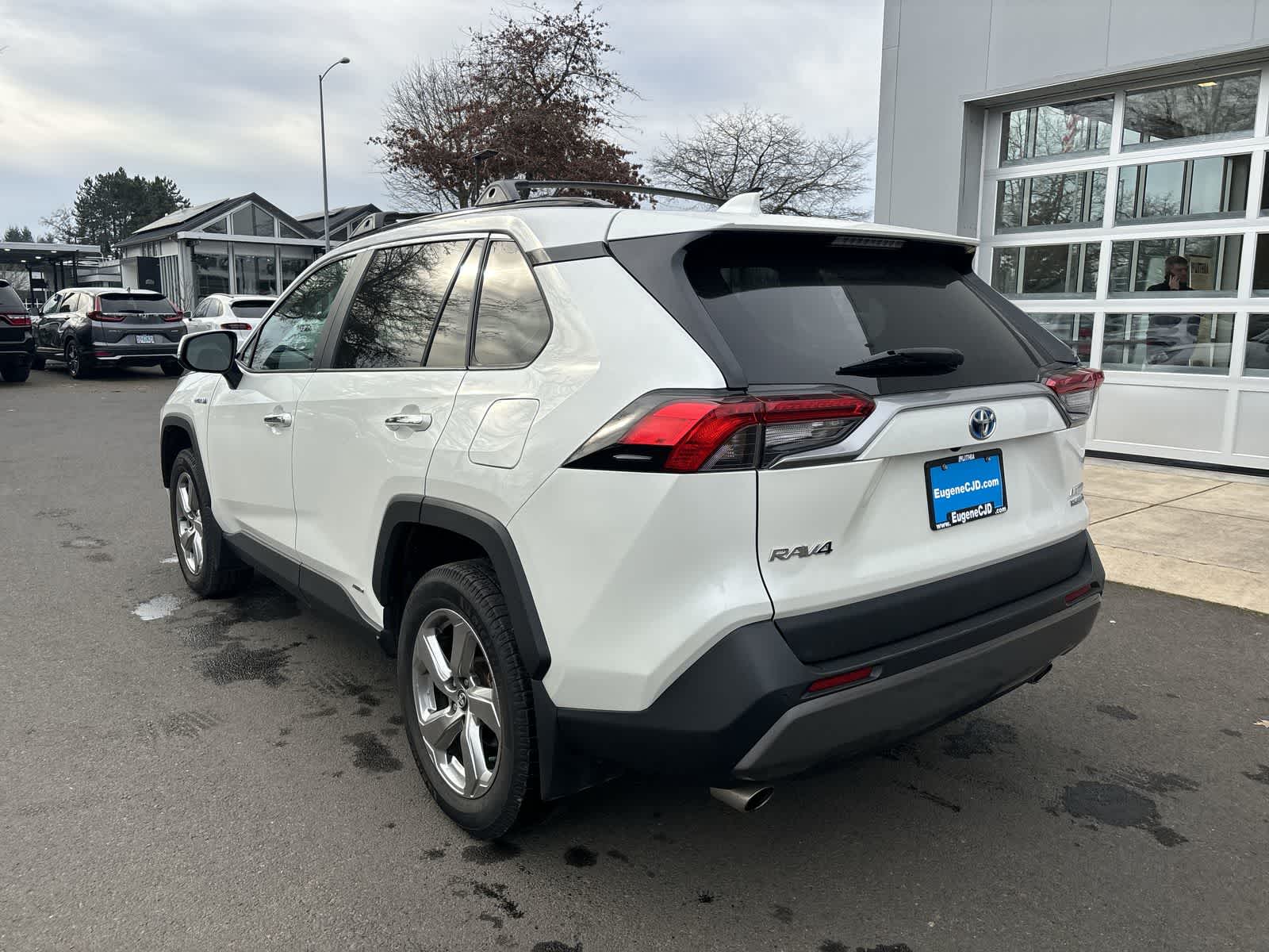 Thumbnail: 2020 Toyota RAV4 - 3