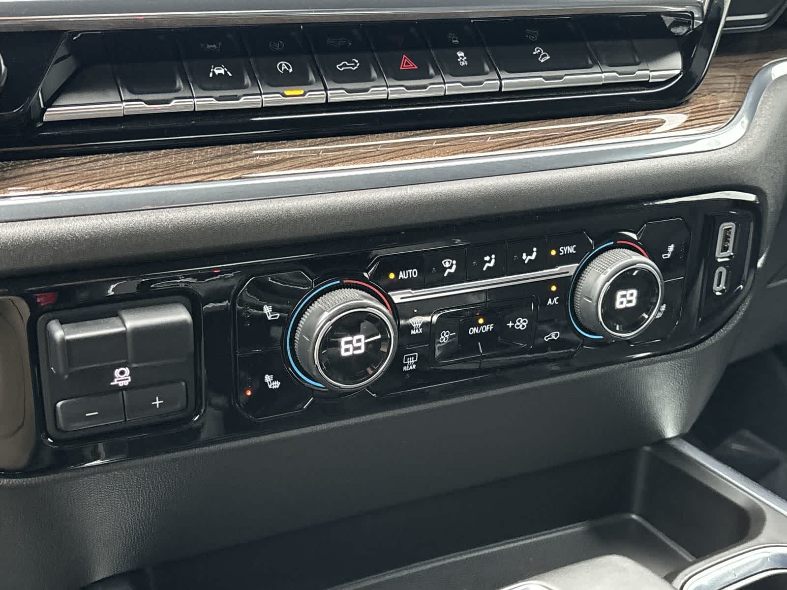 Thumbnail: 2023 Chevrolet Silverado 1500 - 26