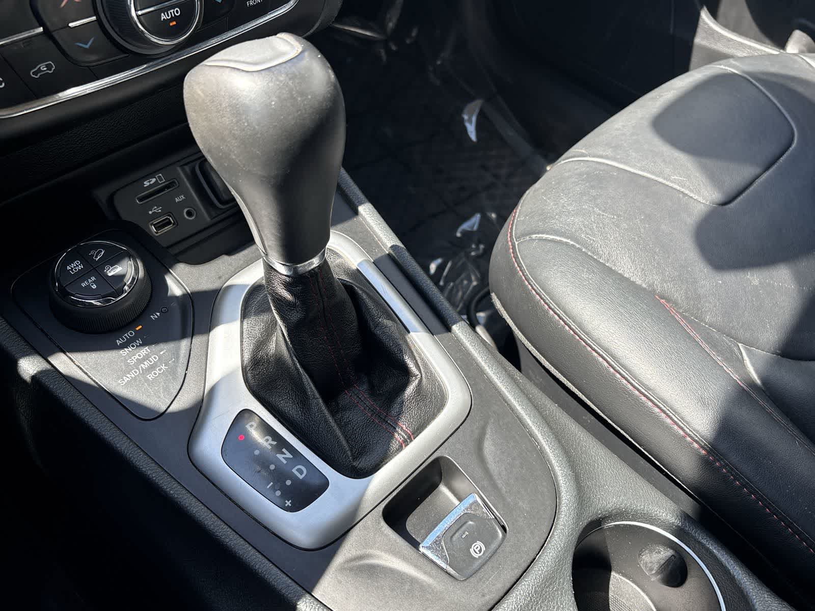 Thumbnail: 2014 Jeep Cherokee - 26