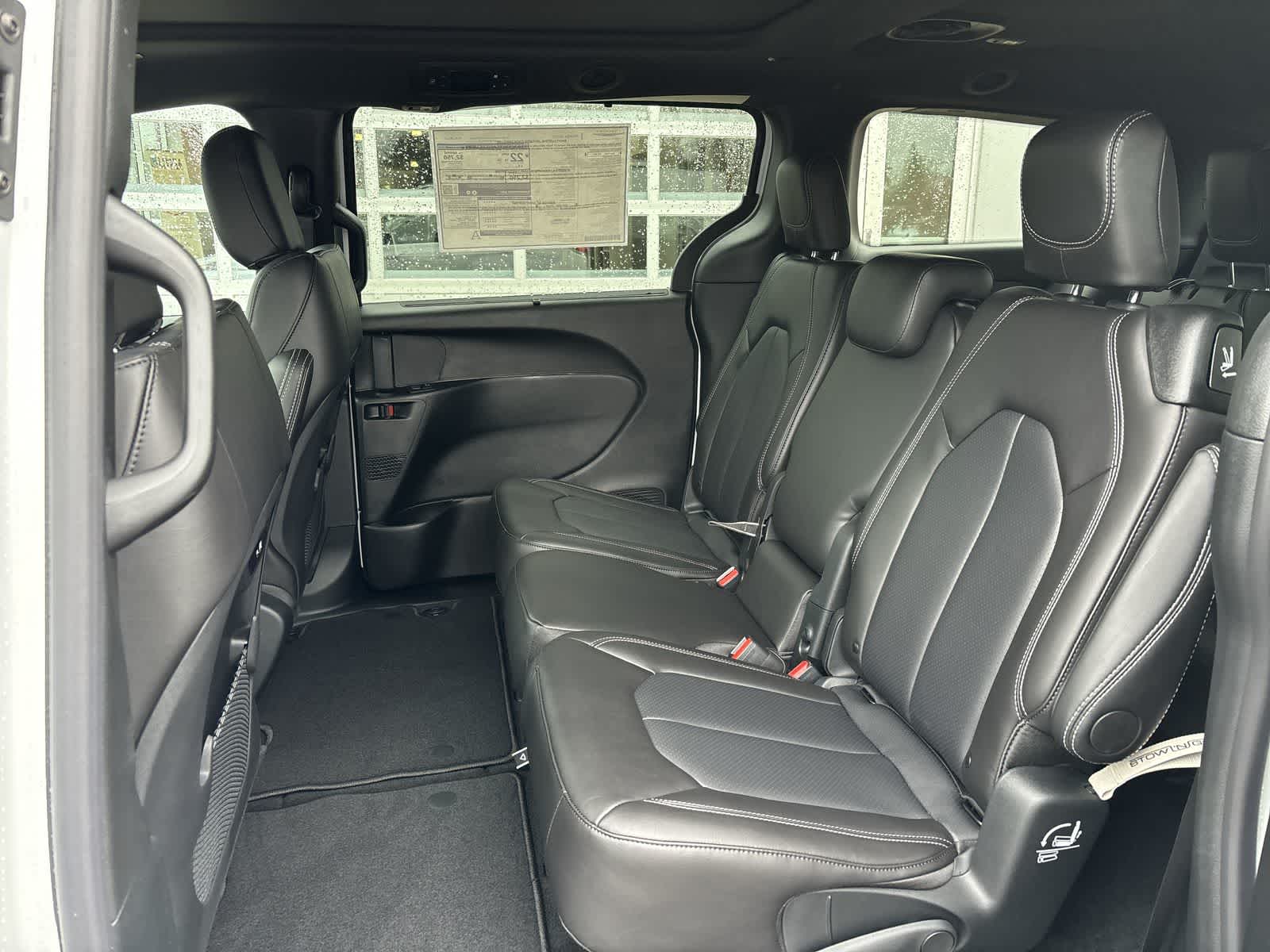 Thumbnail: 2026 Chrysler Pacifica - 9