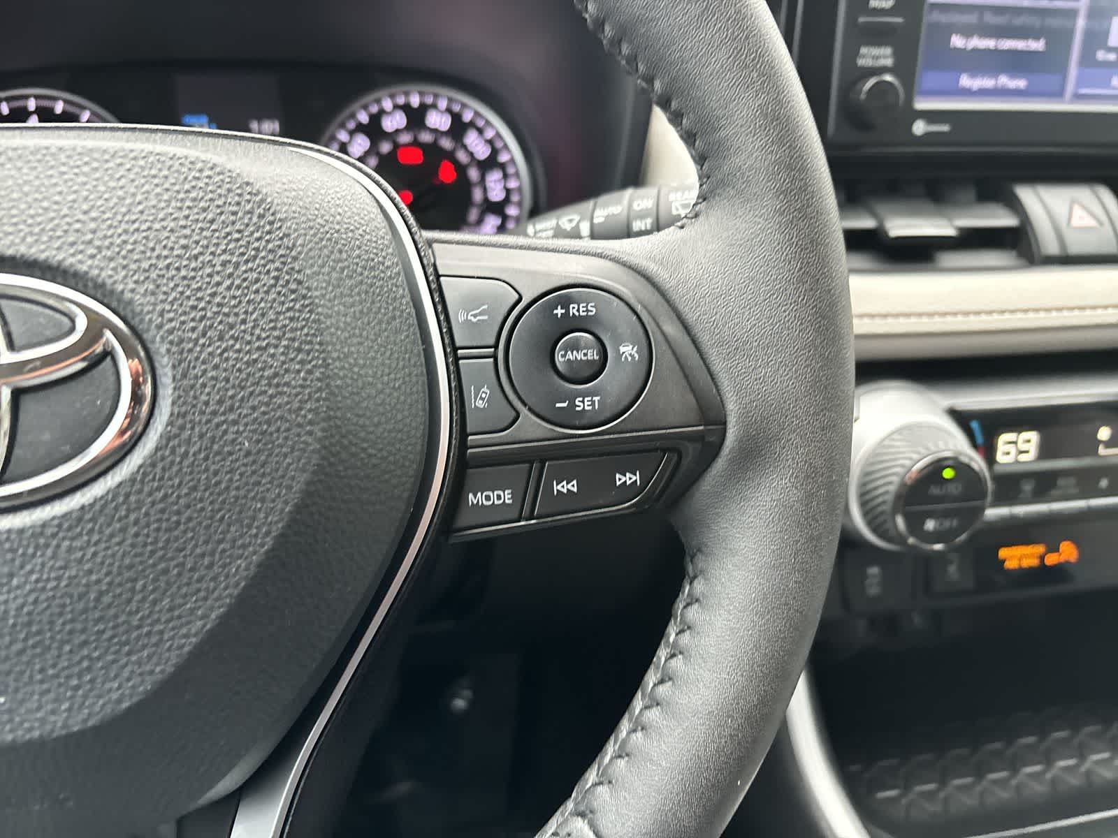 Thumbnail: 2022 Toyota RAV4 - 13