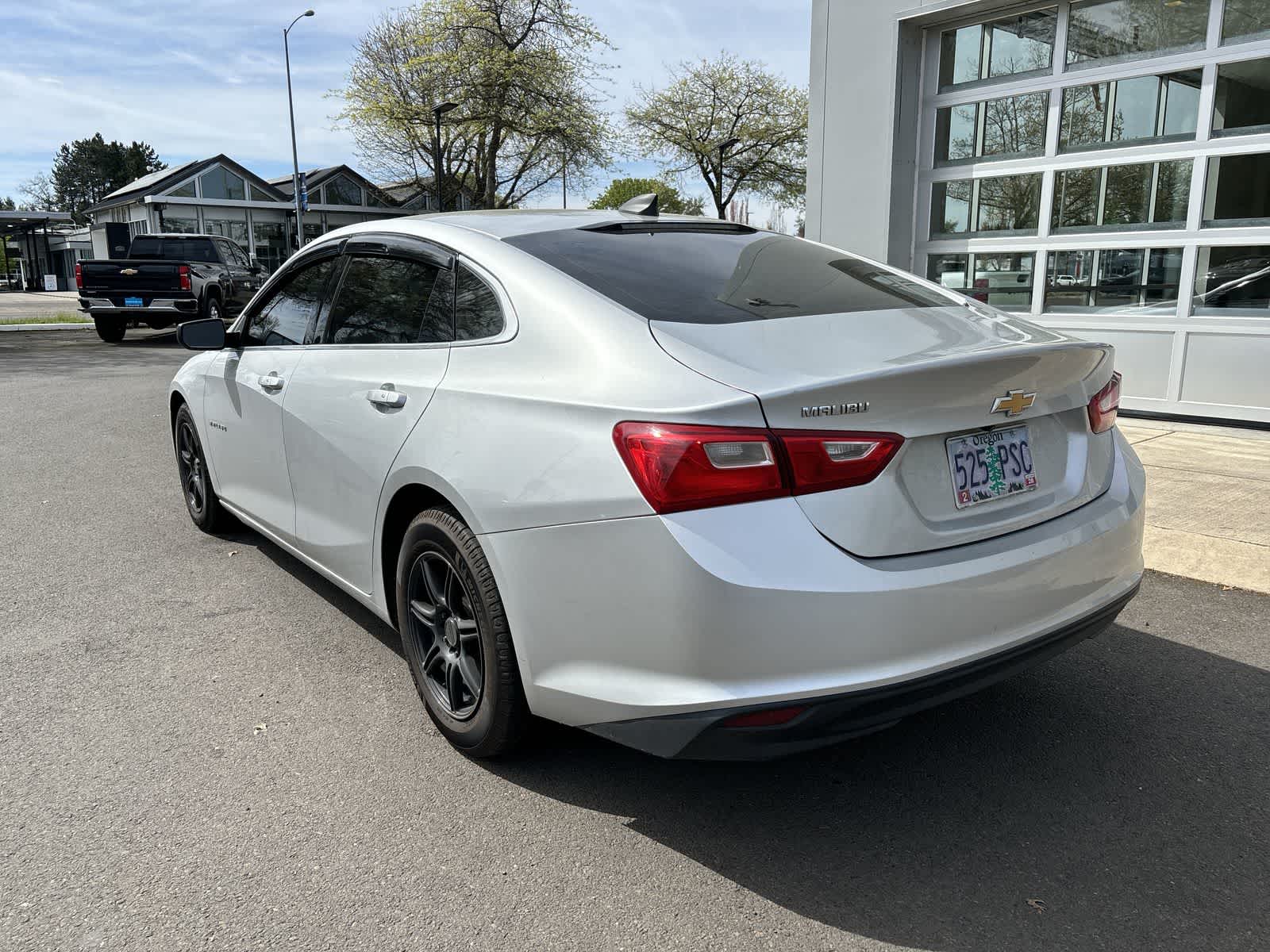 Thumbnail: 2018 Chevrolet Malibu - 3