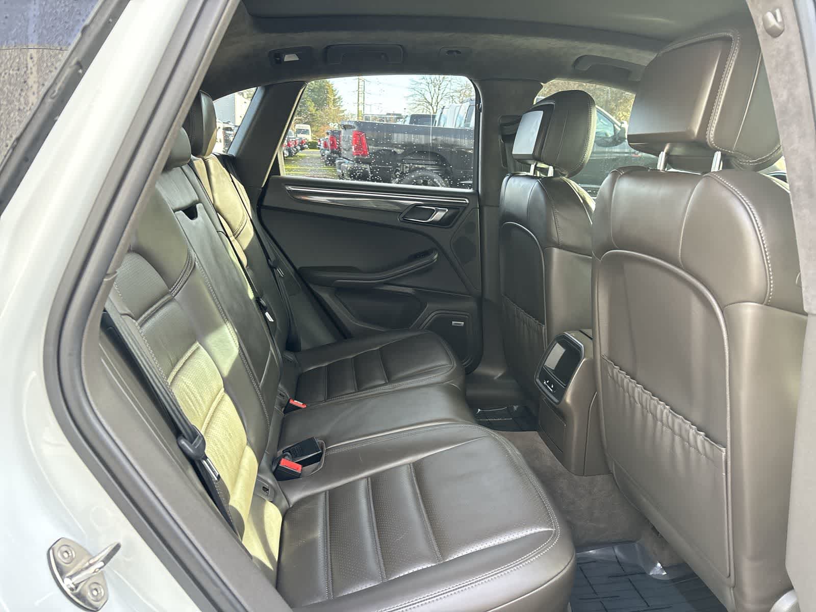 Thumbnail: 2015 Porsche Macan - 6