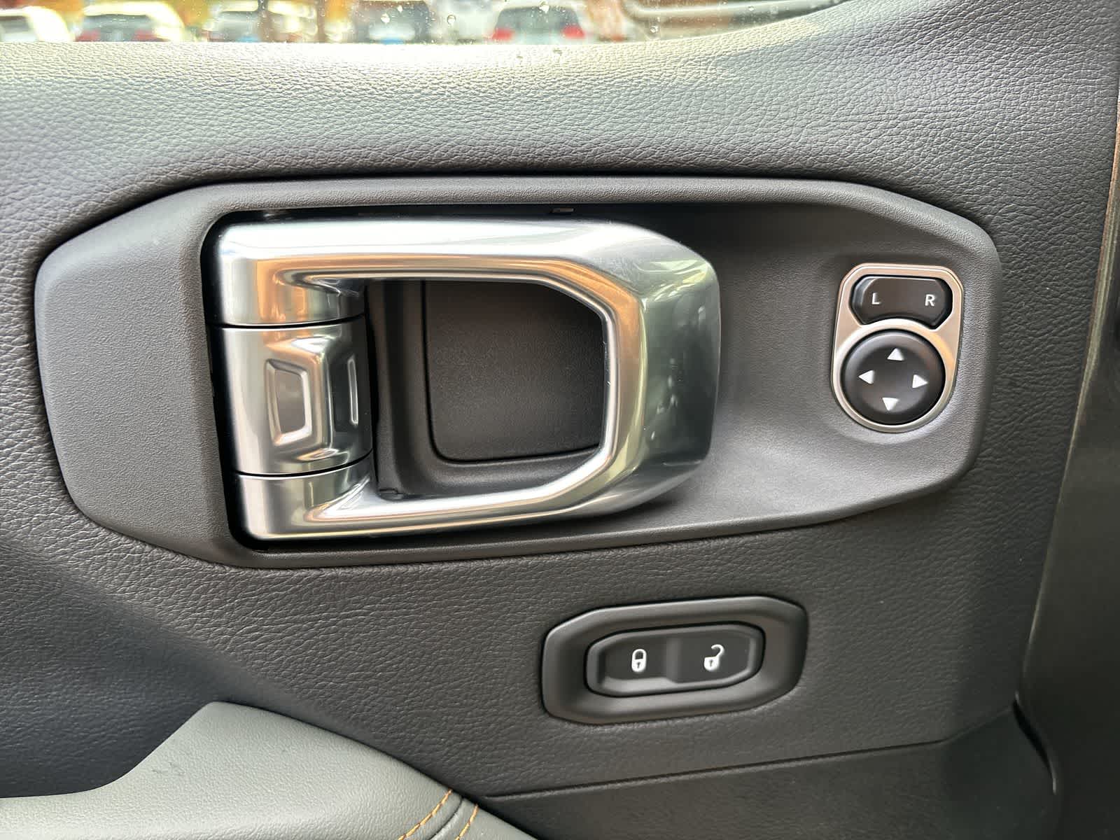 Thumbnail: 2025 Jeep Gladiator - 11