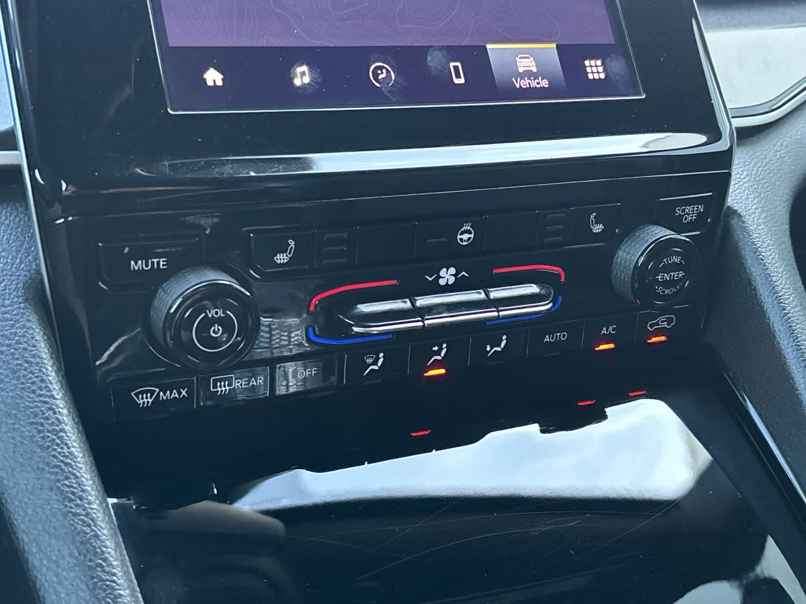 Thumbnail: 2022 Jeep Grand Cherokee - 23