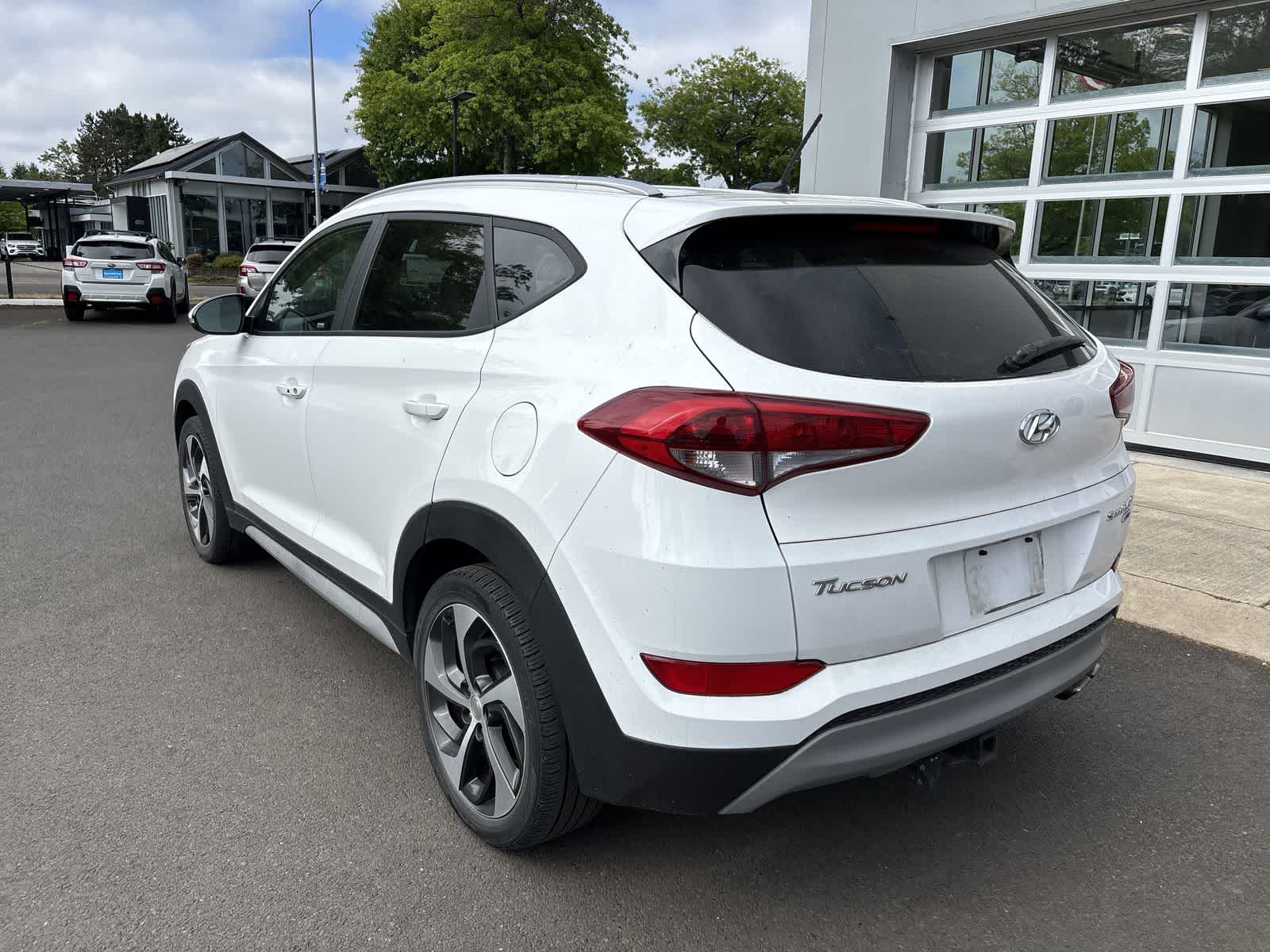 Thumbnail: 2017 Hyundai Tucson - 3