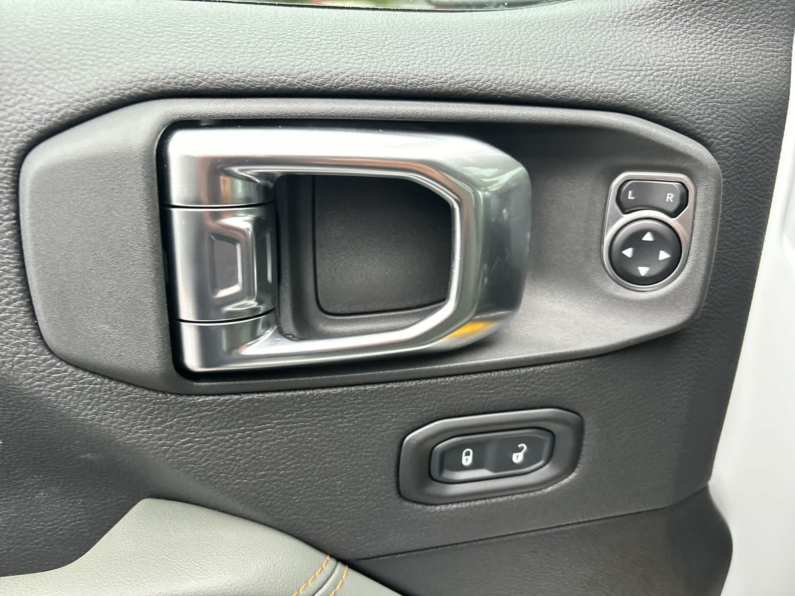 Thumbnail: 2025 Jeep Gladiator - 10