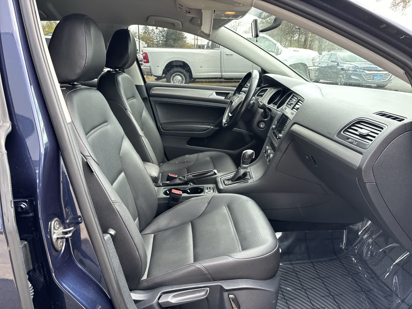 2015 Volkswagen Golf R 9