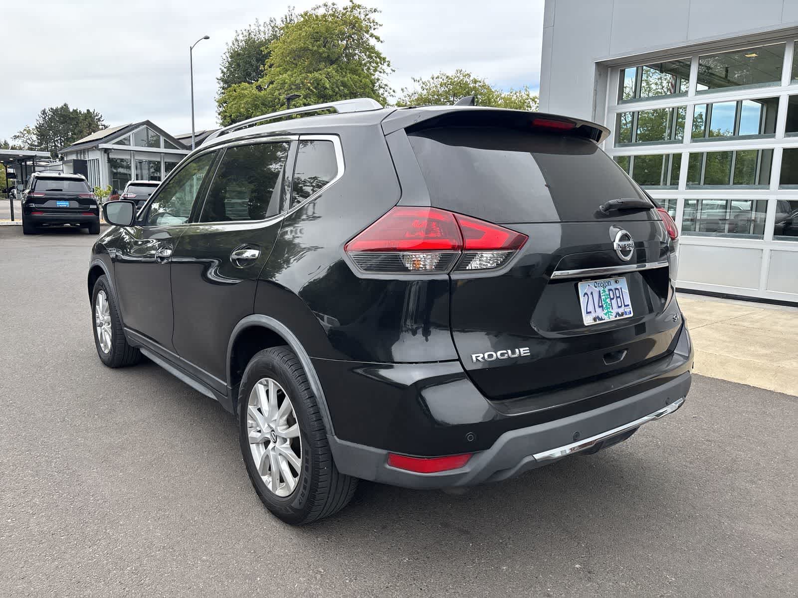 Used 2019 Nissan Rogue SV with VIN KNMAT2MTXKP531499 for sale in Eugene, OR