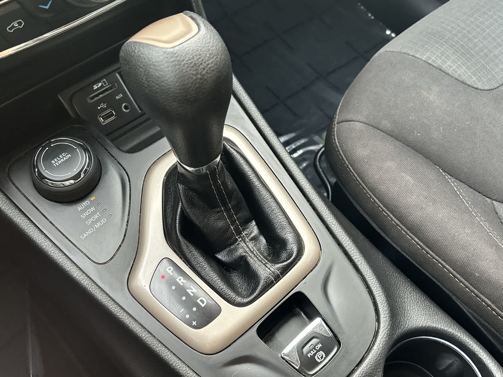 Thumbnail: 2017 Jeep Cherokee - 27