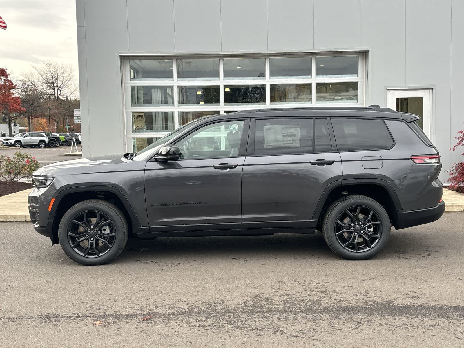 Thumbnail: 2025 Jeep Grand Cherokee L - 2