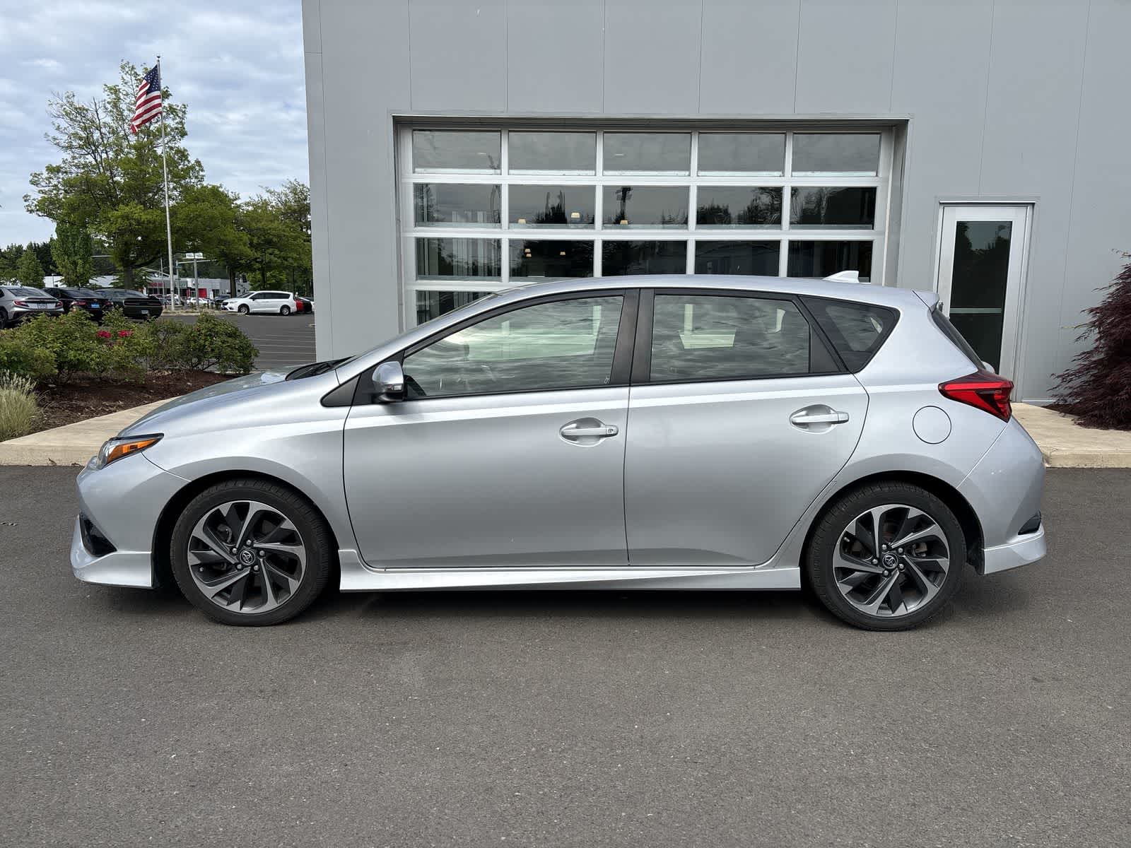 Thumbnail: 2018 Toyota Corolla iM - 2