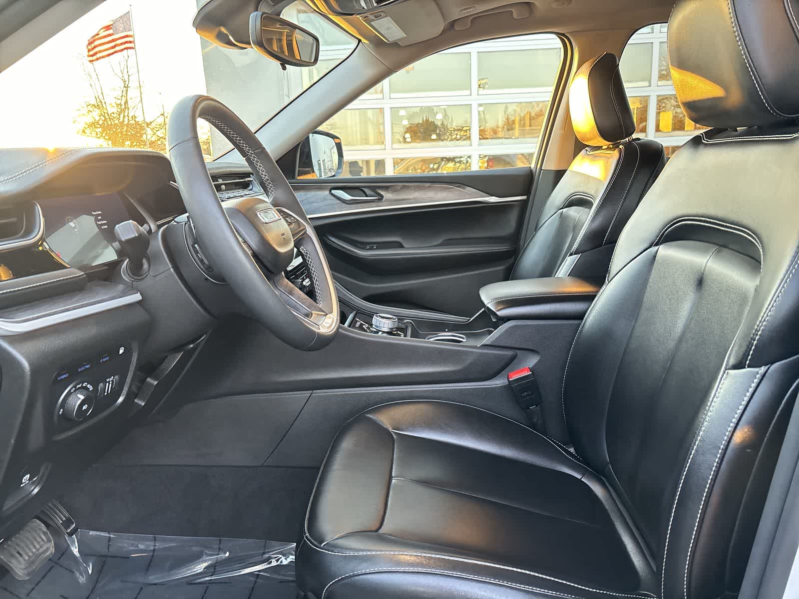 Thumbnail: 2024 Jeep Grand Cherokee - 9