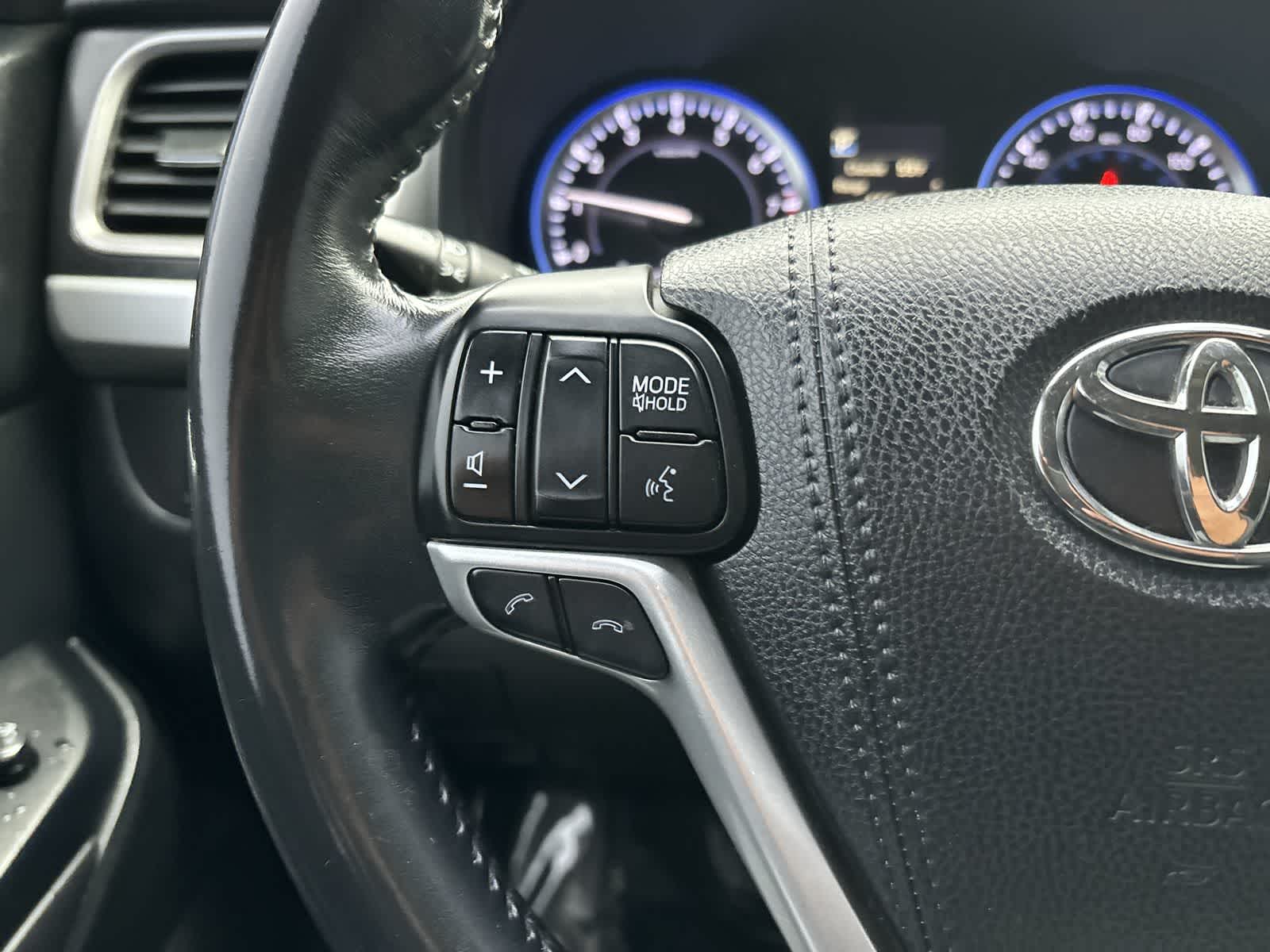 Thumbnail: 2017 Toyota Highlander - 10