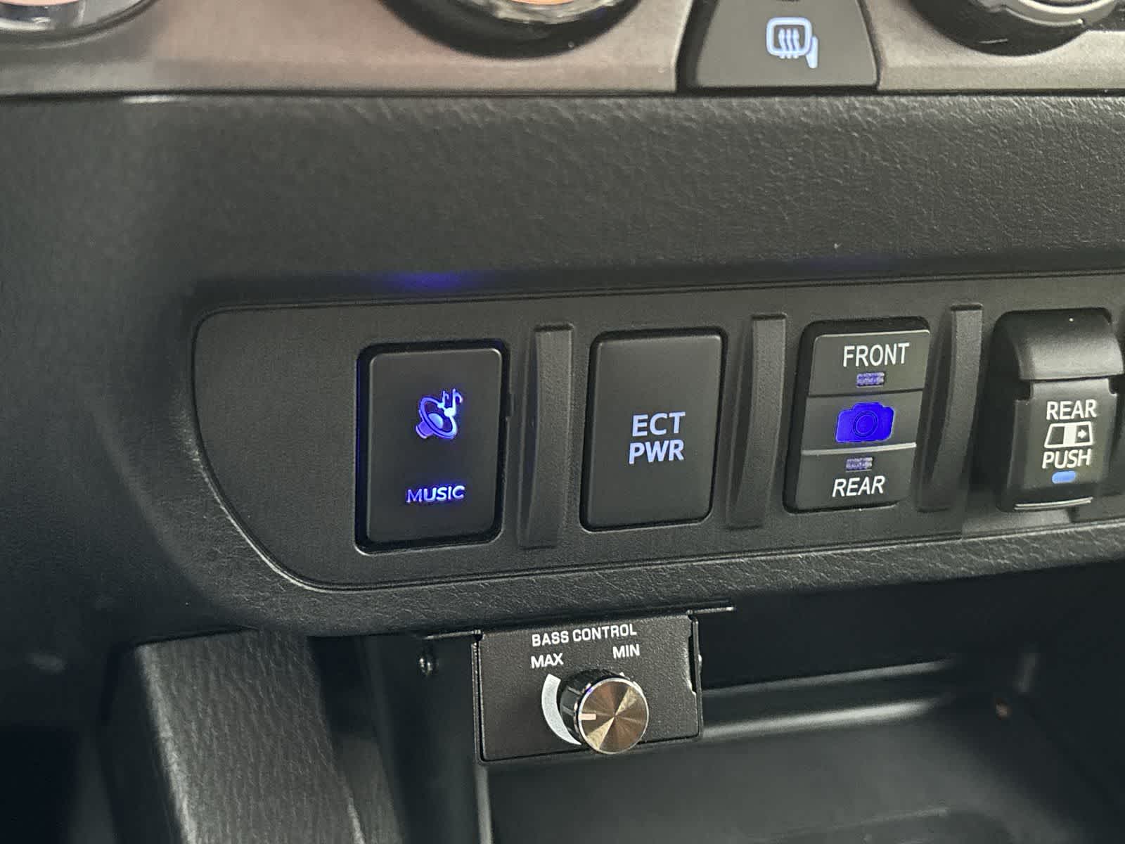 Thumbnail: 2021 Toyota Tacoma - 25