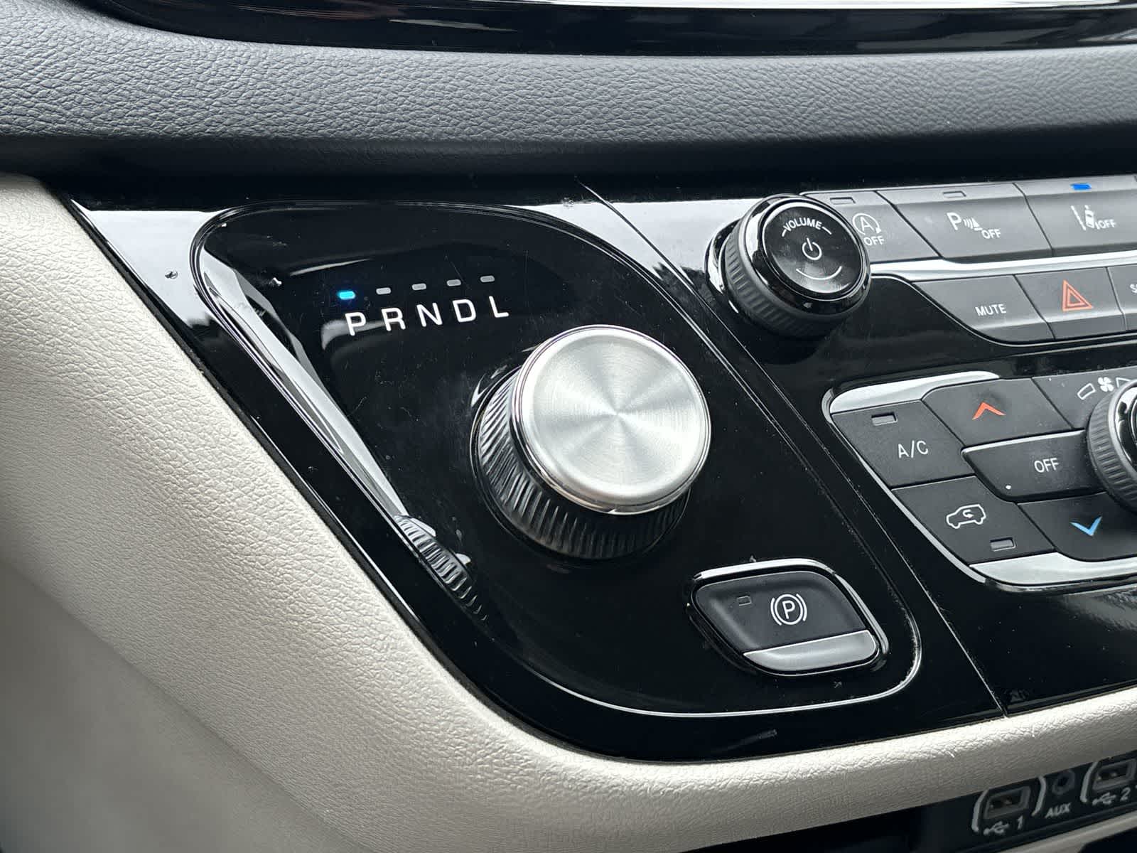 Thumbnail: 2023 Chrysler Pacifica - 19