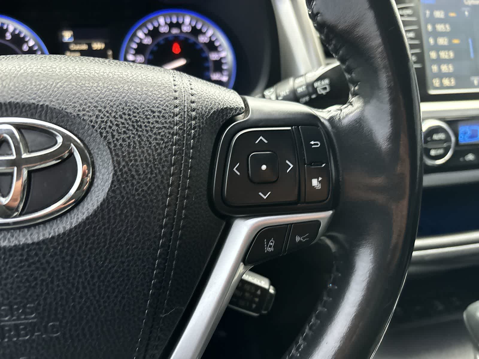 Thumbnail: 2017 Toyota Highlander - 11