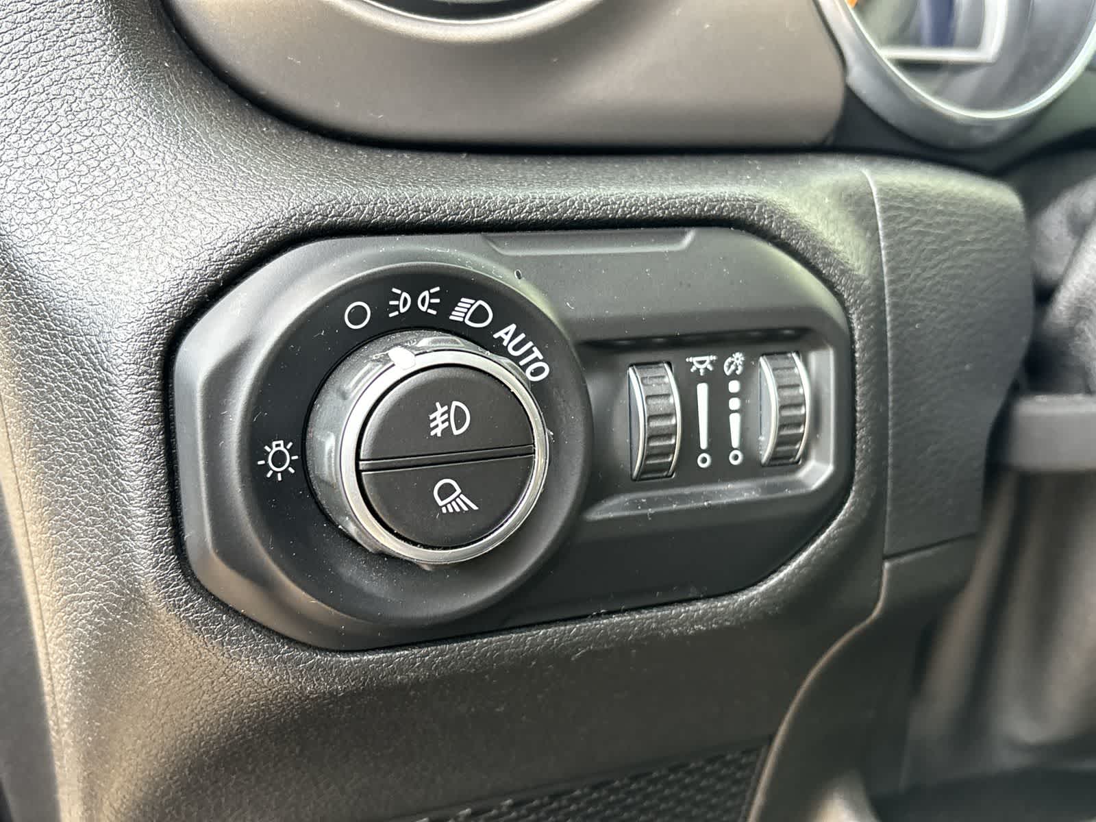 Thumbnail: 2021 Jeep Gladiator - 9