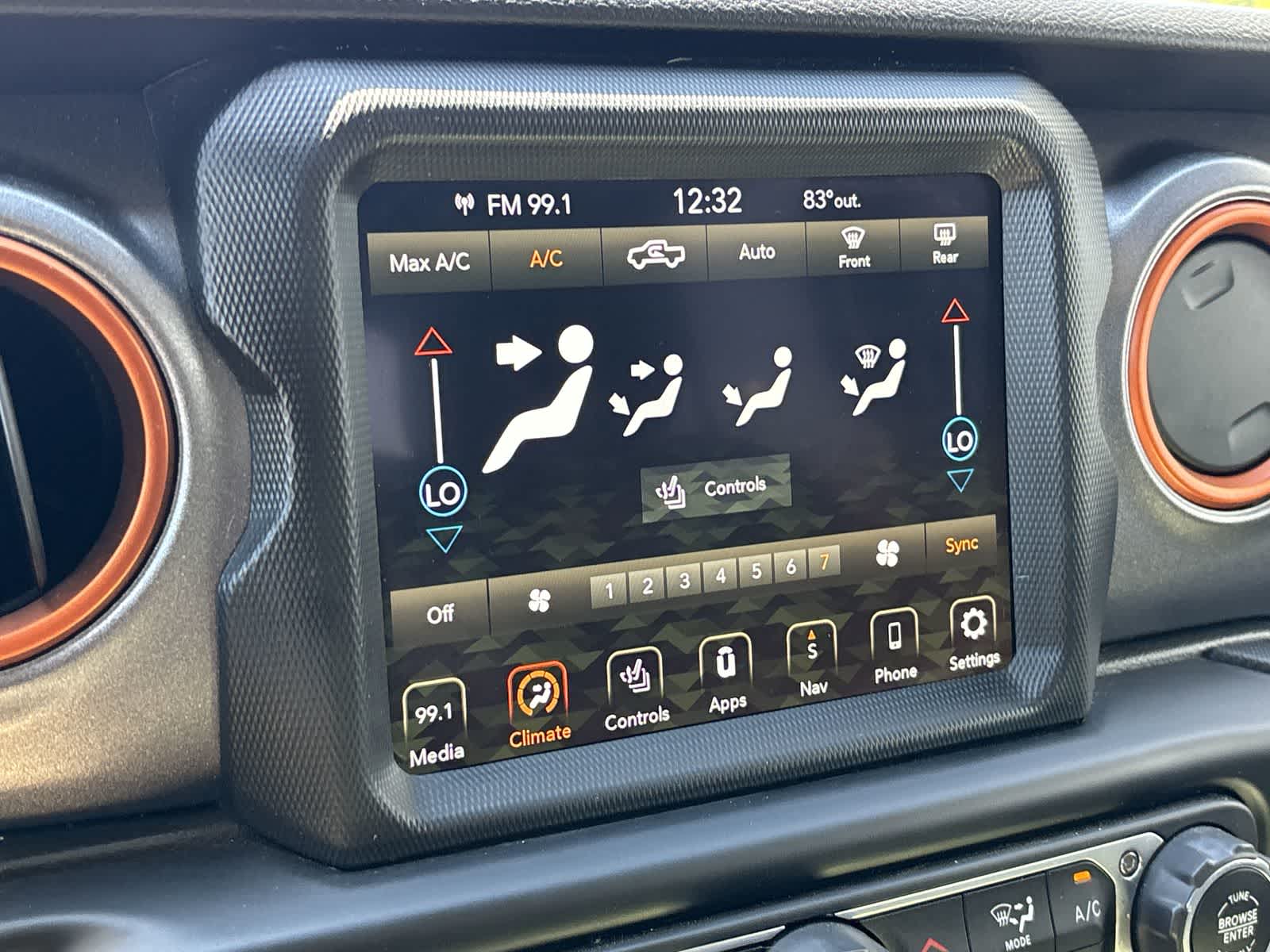 Thumbnail: 2022 Jeep Gladiator - 15